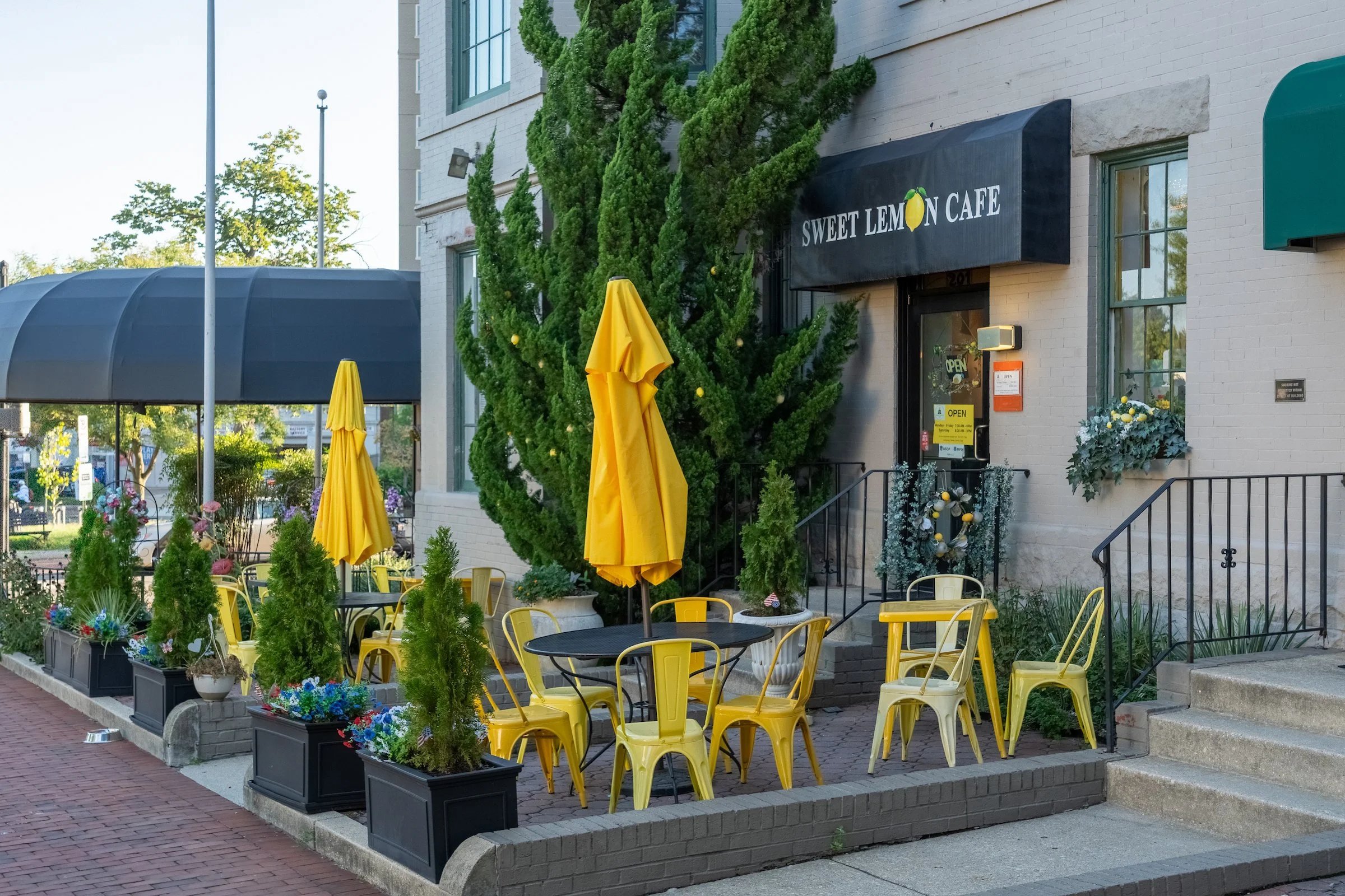  022 305-307 Massachusetts Ave NE.jpg