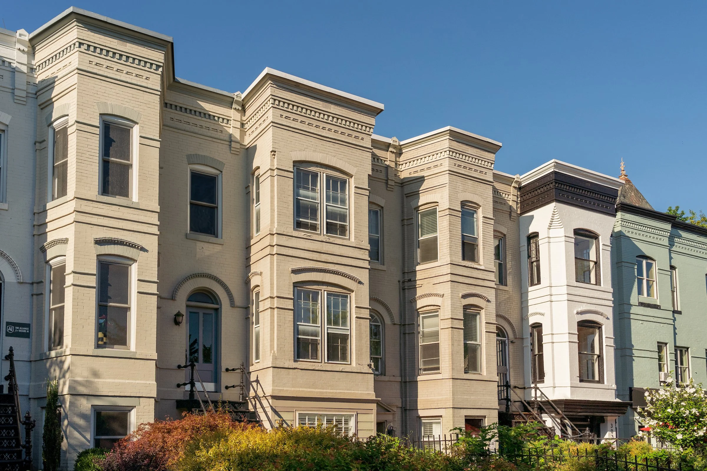   011 305-307 Massachusetts Ave NE edit.jpg