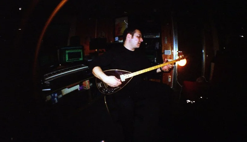 Emile Aouad playing electric saz