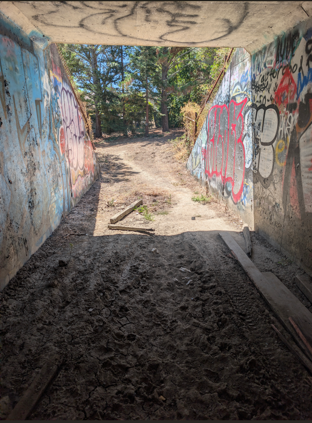 Pedestrian tunnel under 280 in Woodside before renovation