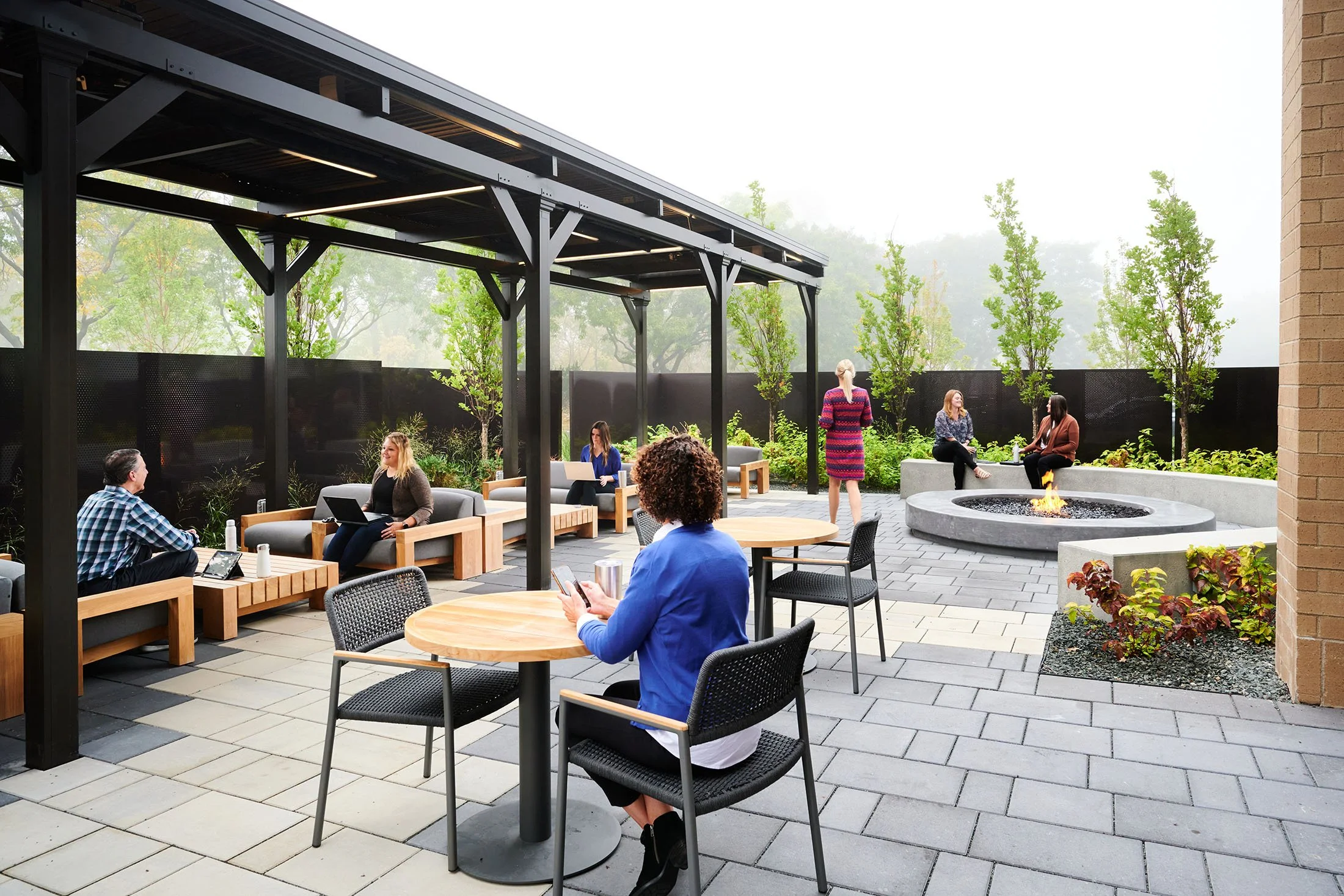 The E outdoor workspace
