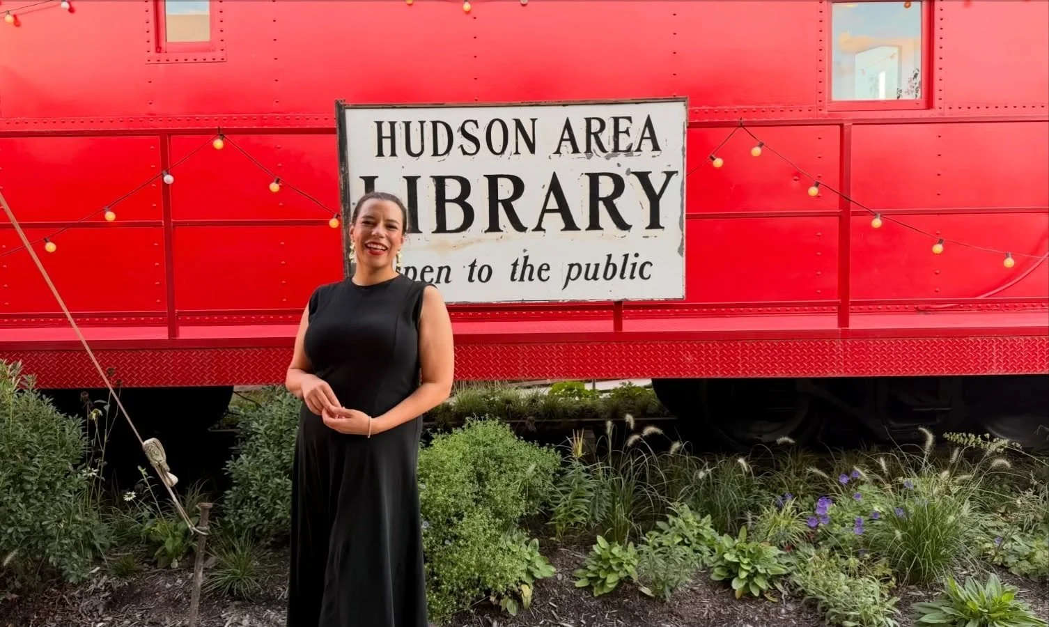 Last night at the @hudsonarealibraryny gala, in front of the original vintage sign that hung on the building years ago. 

Library trustees, you pulled off another beautiful event. ❤️