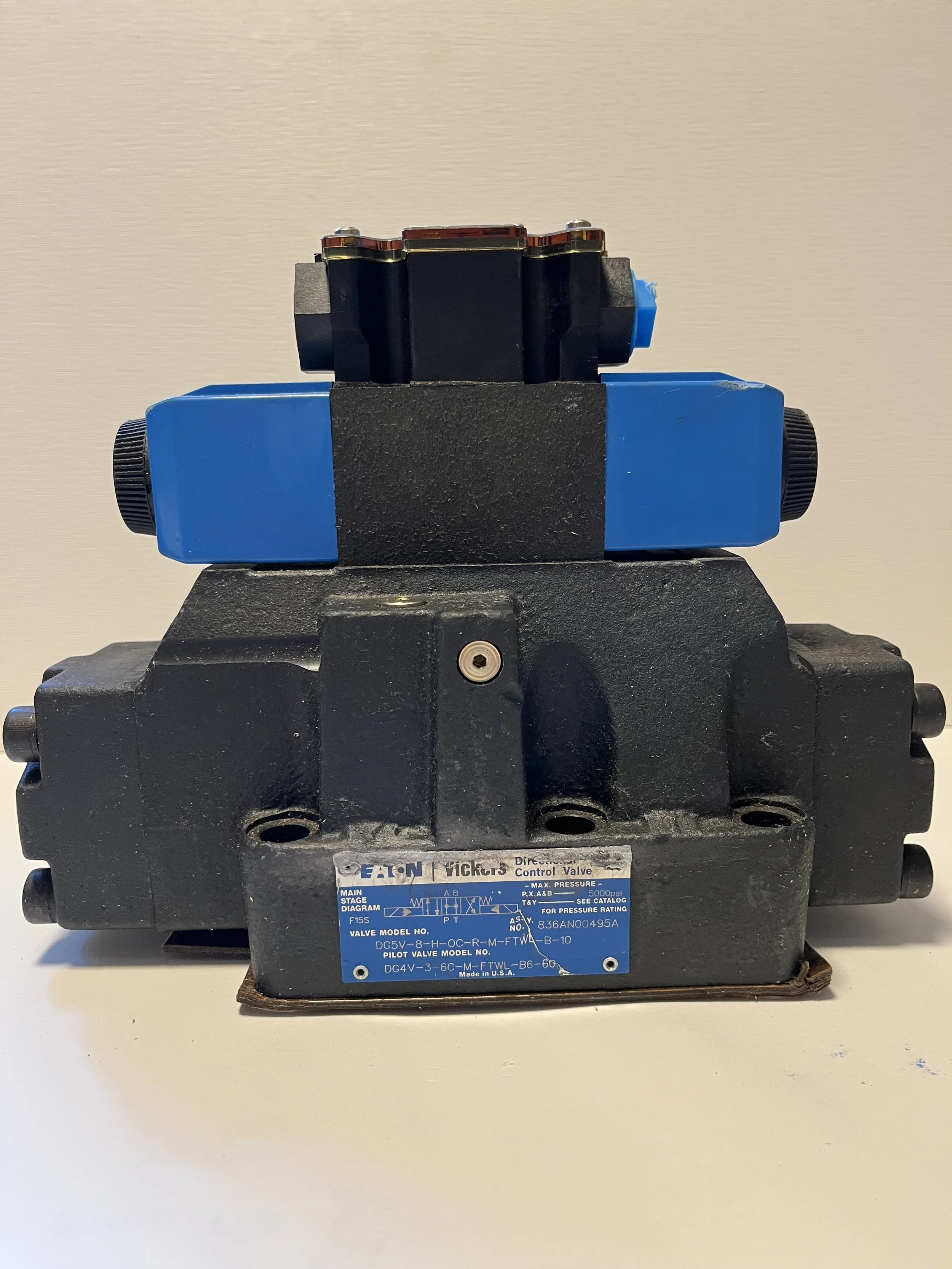 Vickers Directional Control Valve DG5V-8-H-OC-R-M-FTWL-B-10