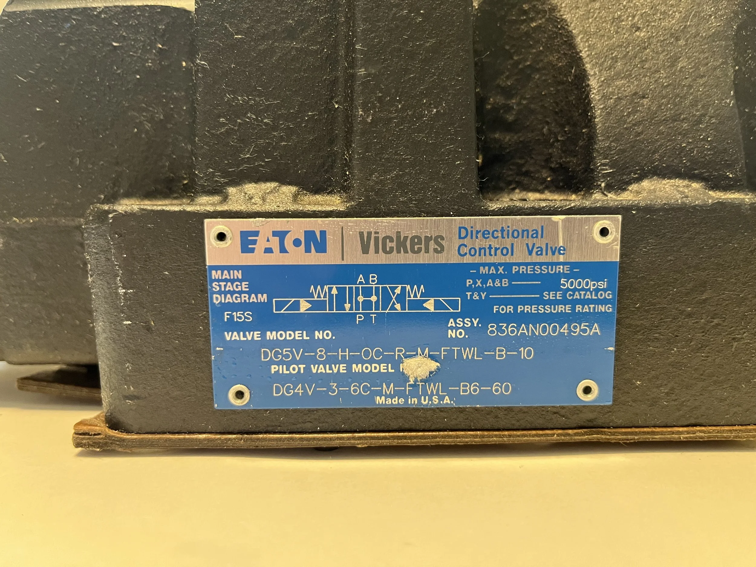 Vickers Directional Control Valve DG5V-8-H-OC-R-M-FTWL-B-10
