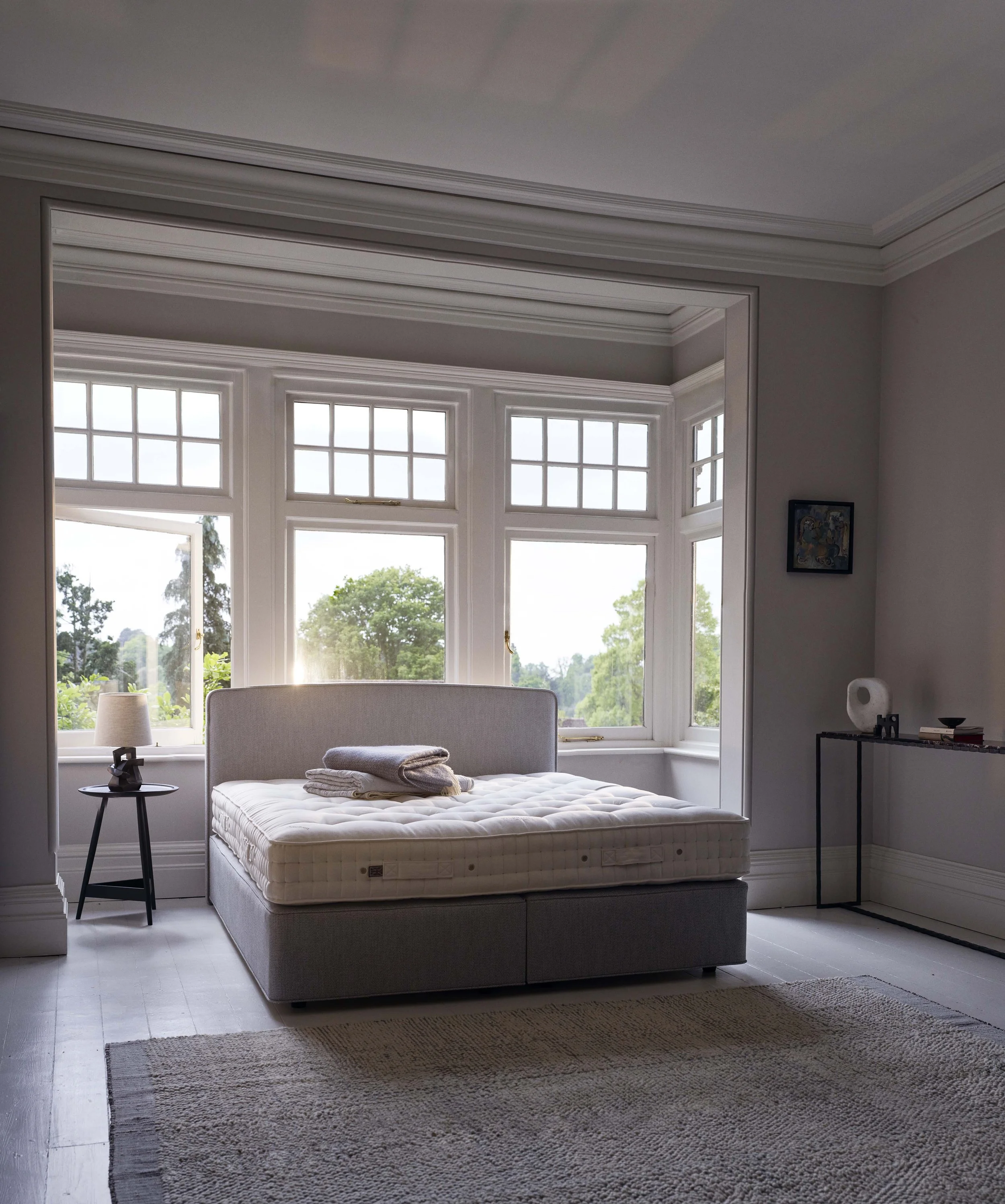 Vispring 150 Elite Medium Full Set with Piladdio headboard in Chess-cream