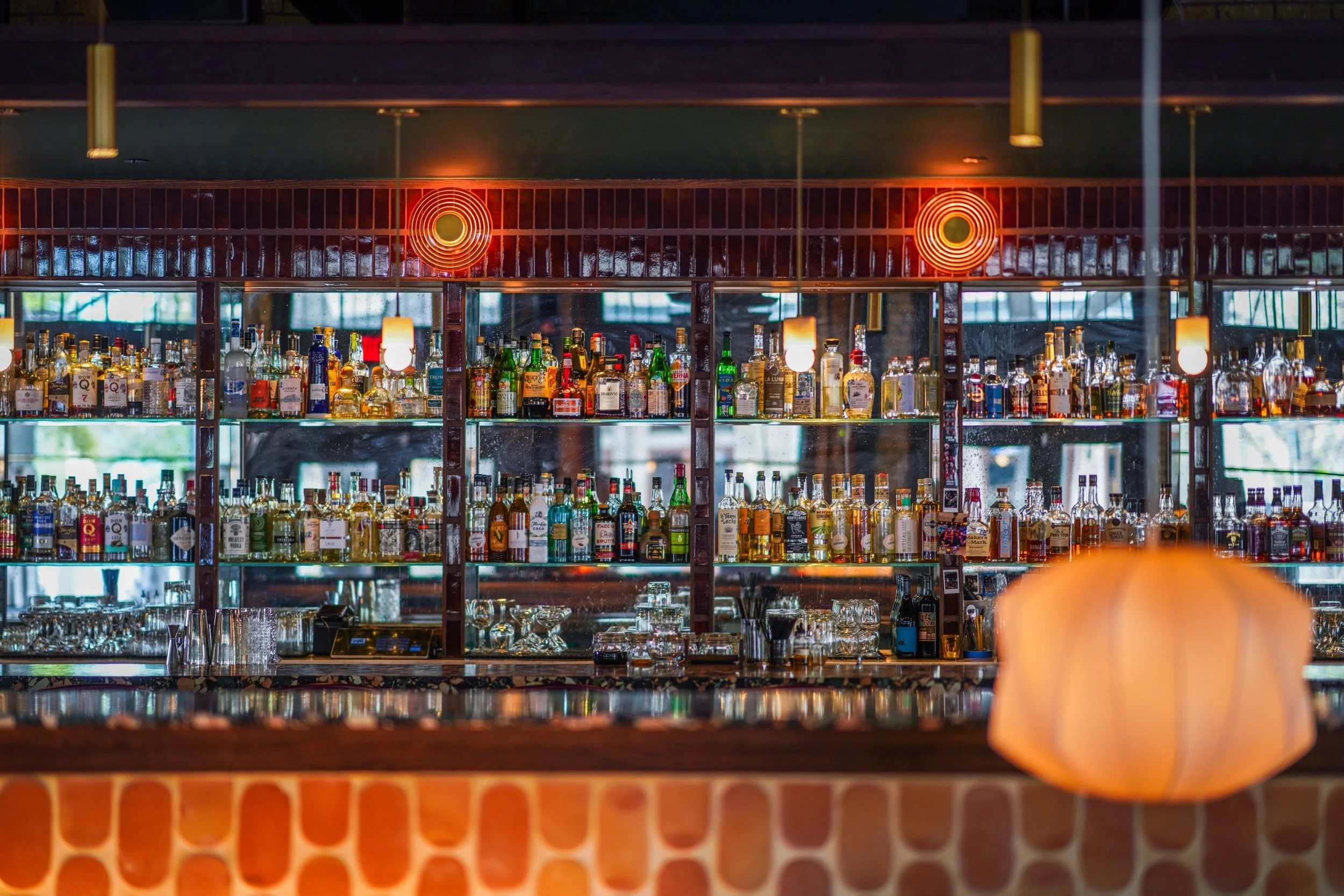 Looking for something to do tonight? Check out @marlow.bar. With their curated cocktails, relaxed atmosphere and live DJ&rsquo;s, it&rsquo;s one of our favorite places on Old 6th to lounge.