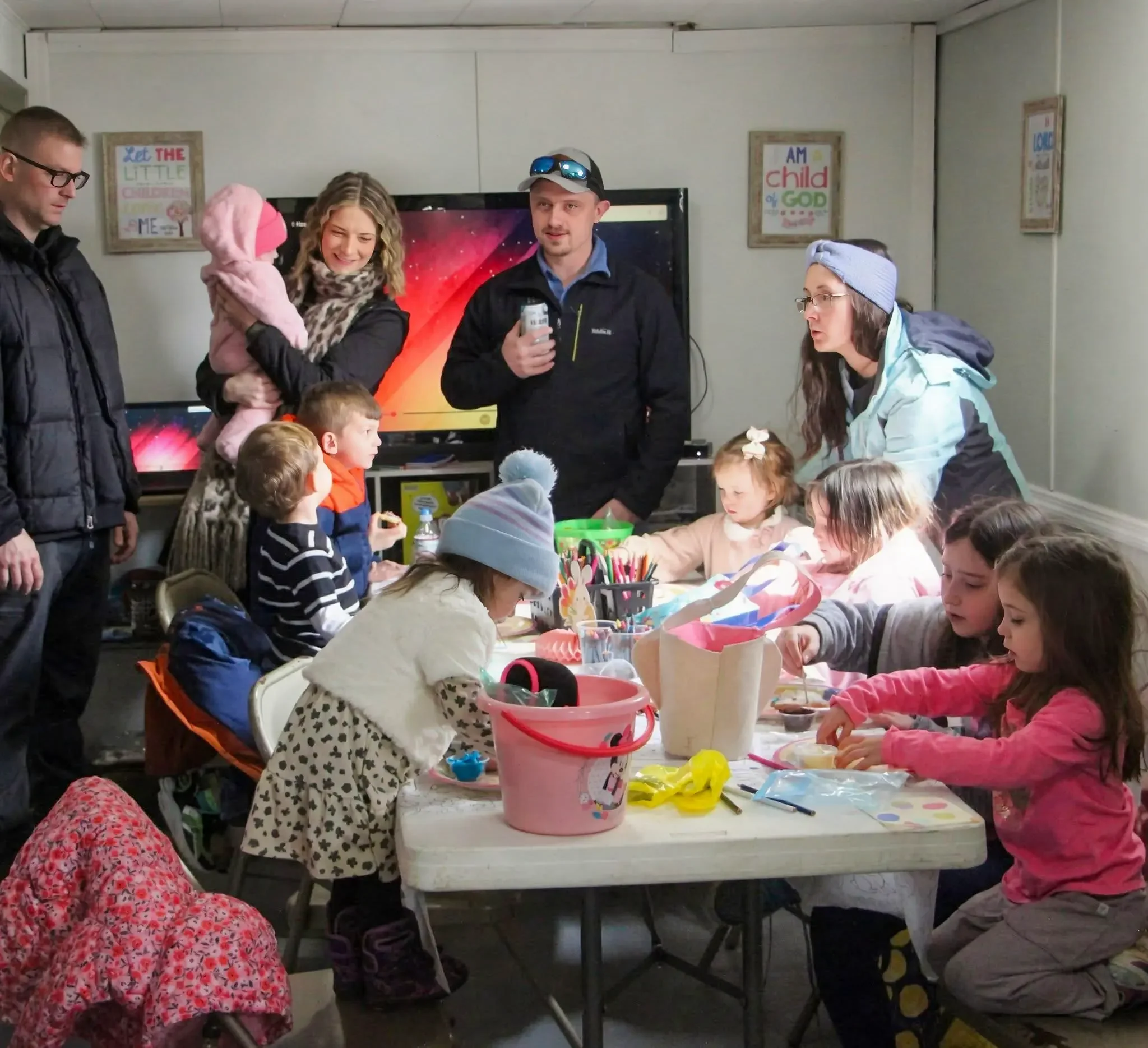 kids doing an easter craft