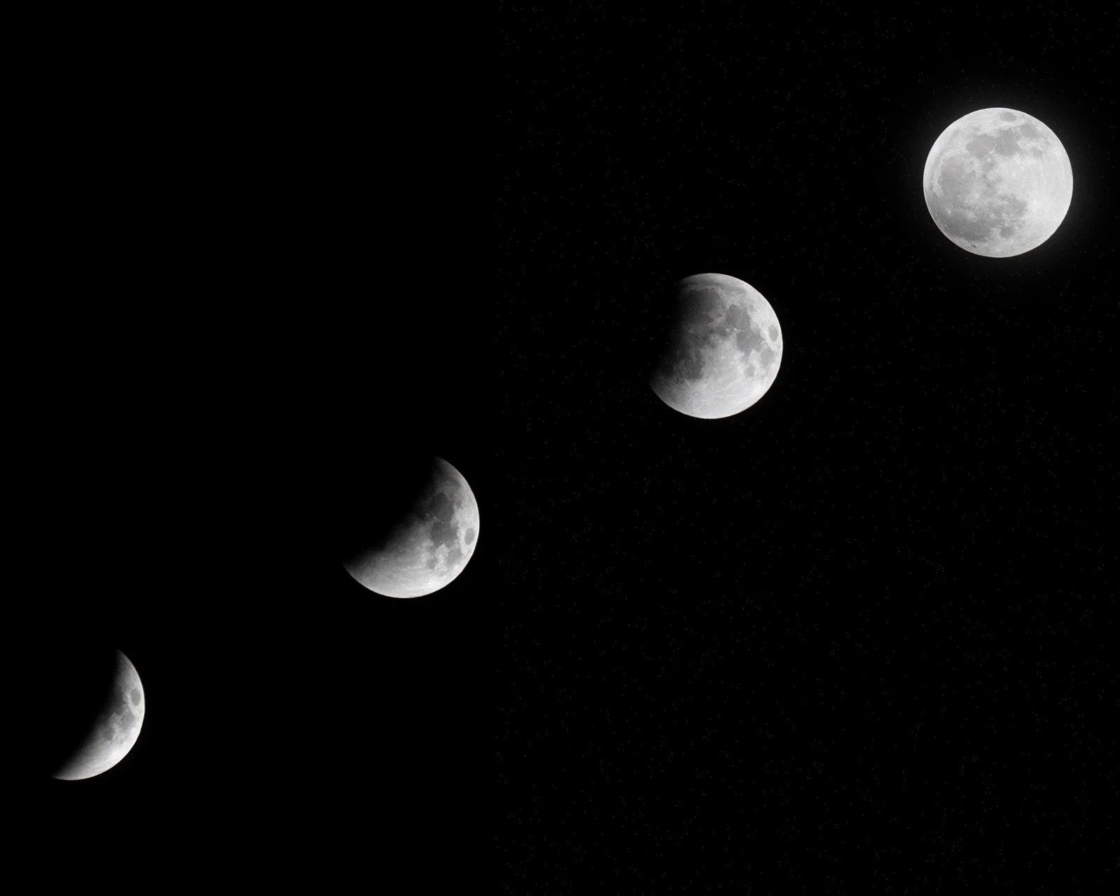 sergio-sq-moon-8006703_1920.jpg