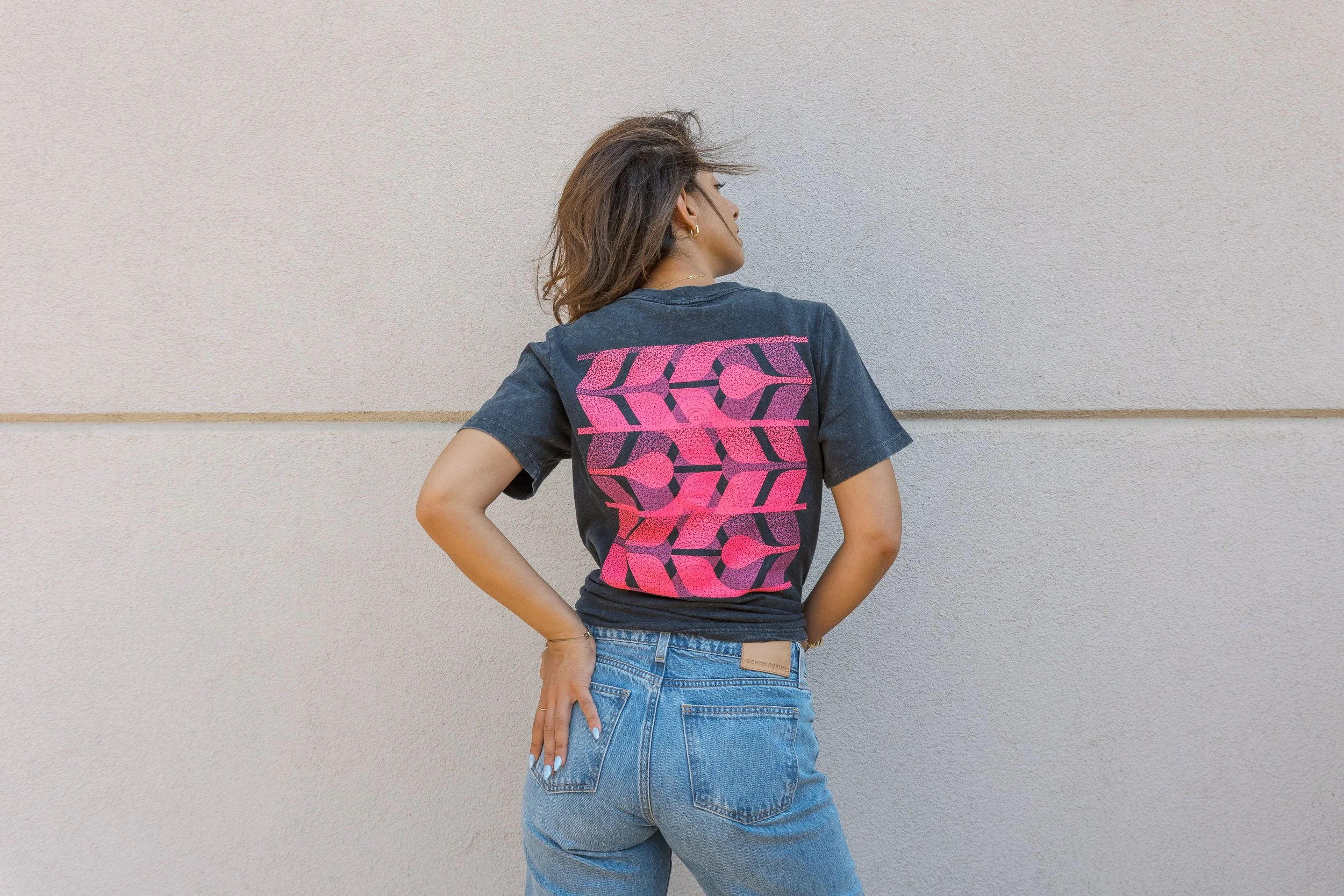 JULY_29th_2026_FARAH_NEONHARVEST_TEE_BLACKSTONE_LADIES-9.jpg