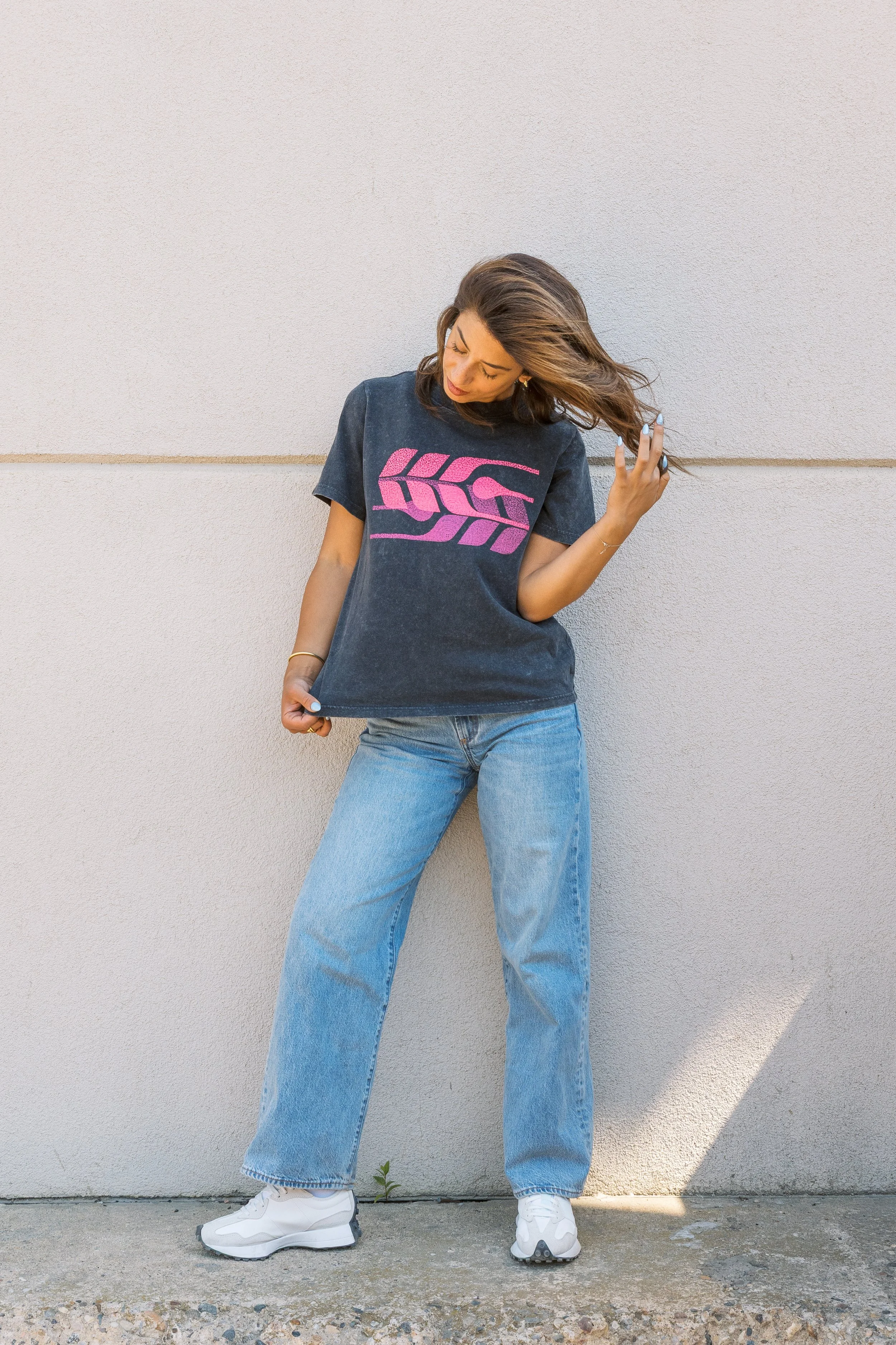 JULY_29th_2026_FARAH_NEONHARVEST_TEE_BLACKSTONE_LADIES-1.jpg