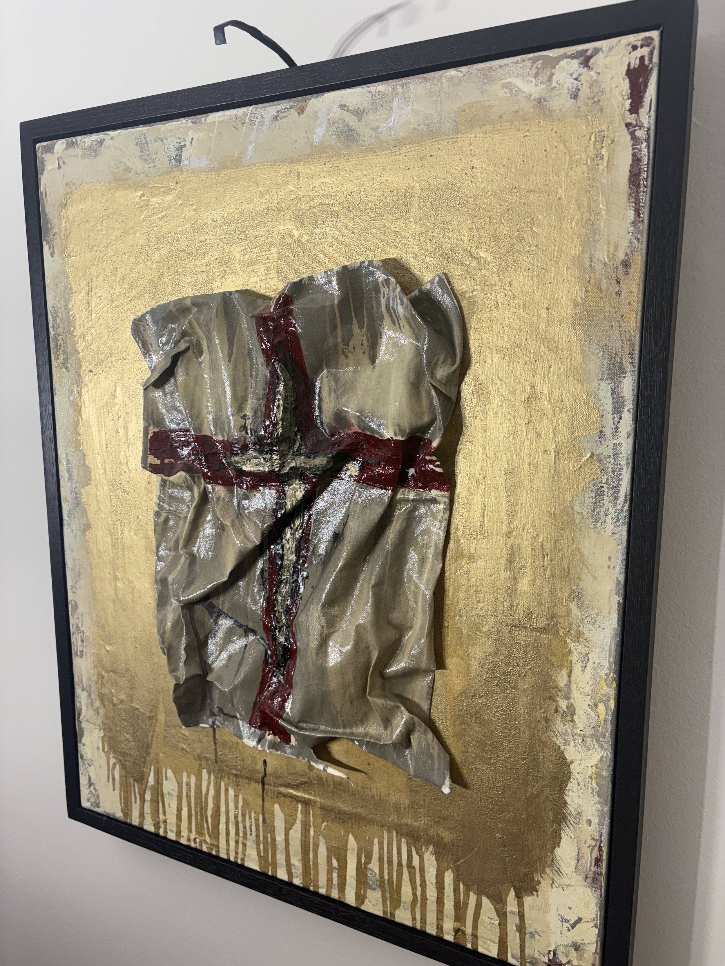 Red Crumpled Cross on Gold v1 (#23)