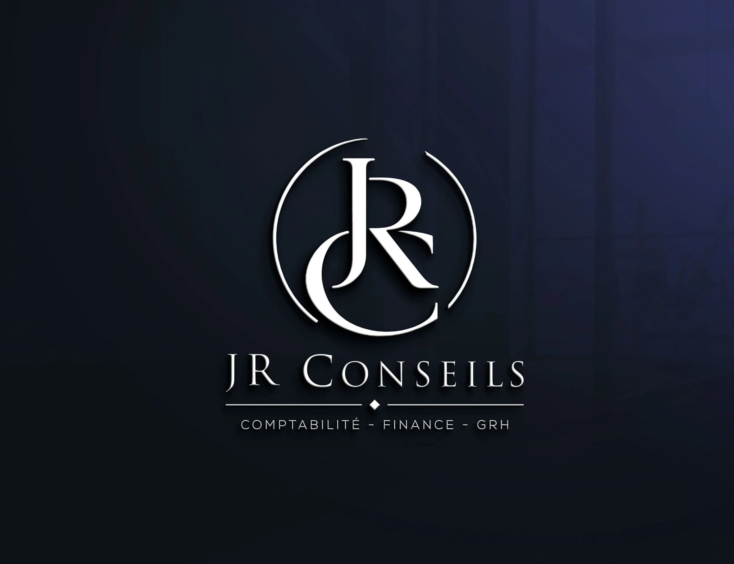 Logo blanc avec un cercle en arrière-plan contenant les lettres 'J R' entrelacées, et le texte 'J R CONSEILS' en dessous, sur un fond sombre.