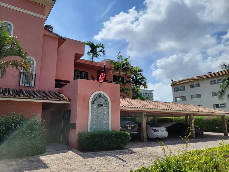 Villa Del Verde Condominiums