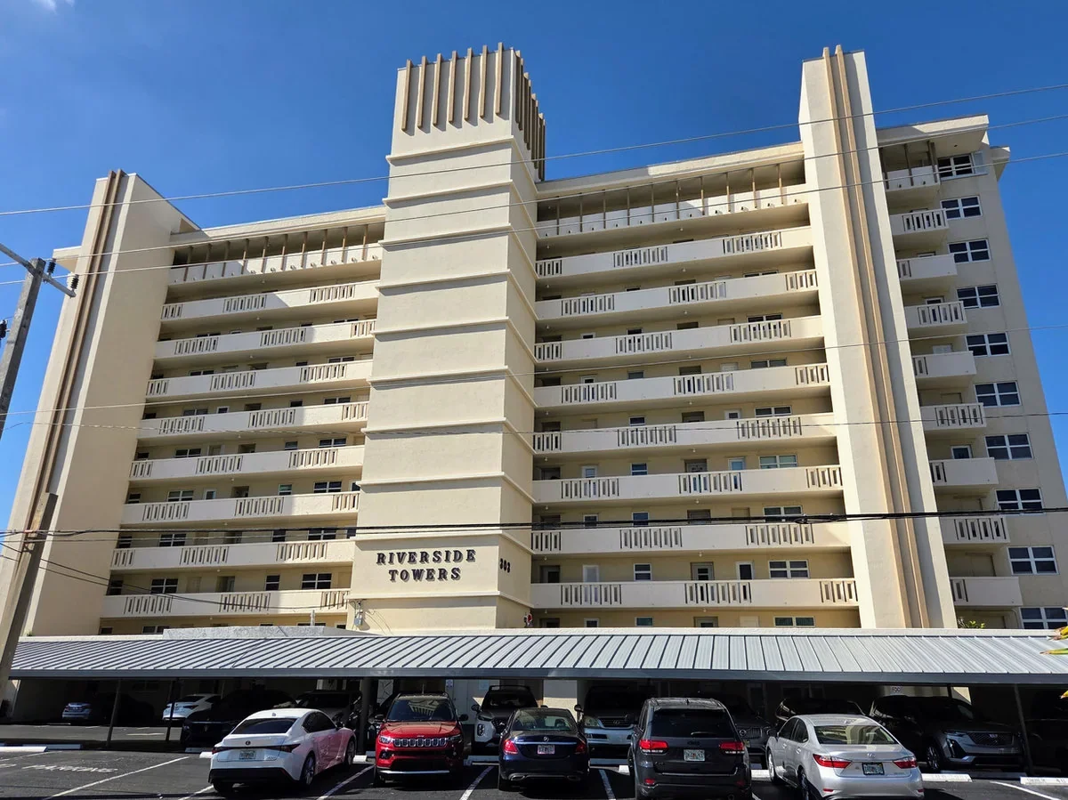 Riverside Towers condominium building