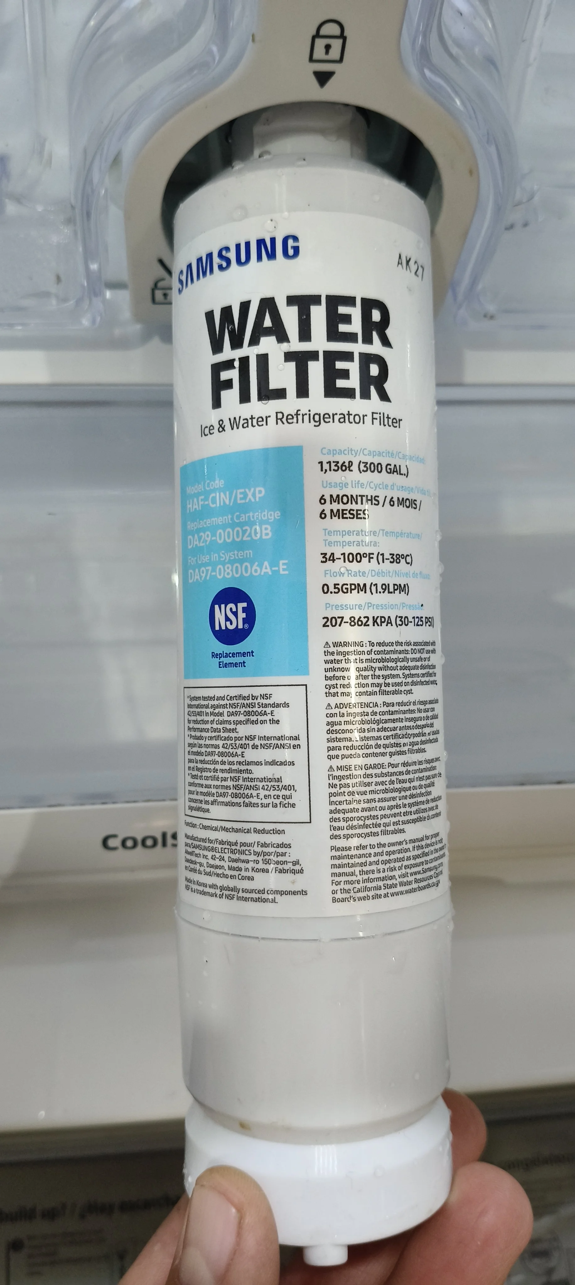 Filtro de agua Samsung para refrigerador durante mantenimiento