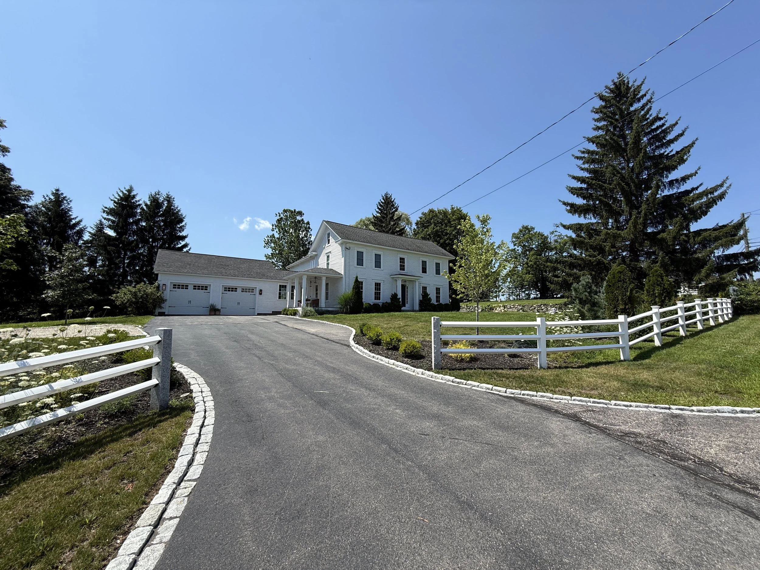 Front of house - Driveway.JPG