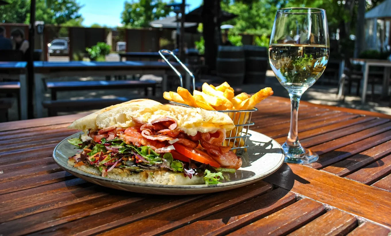 Delatite Hotel Meal