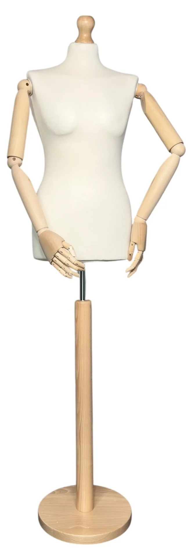 Mannequin assis avec corps en bois et bras articulés, sans vêtements, sur une base en bois.