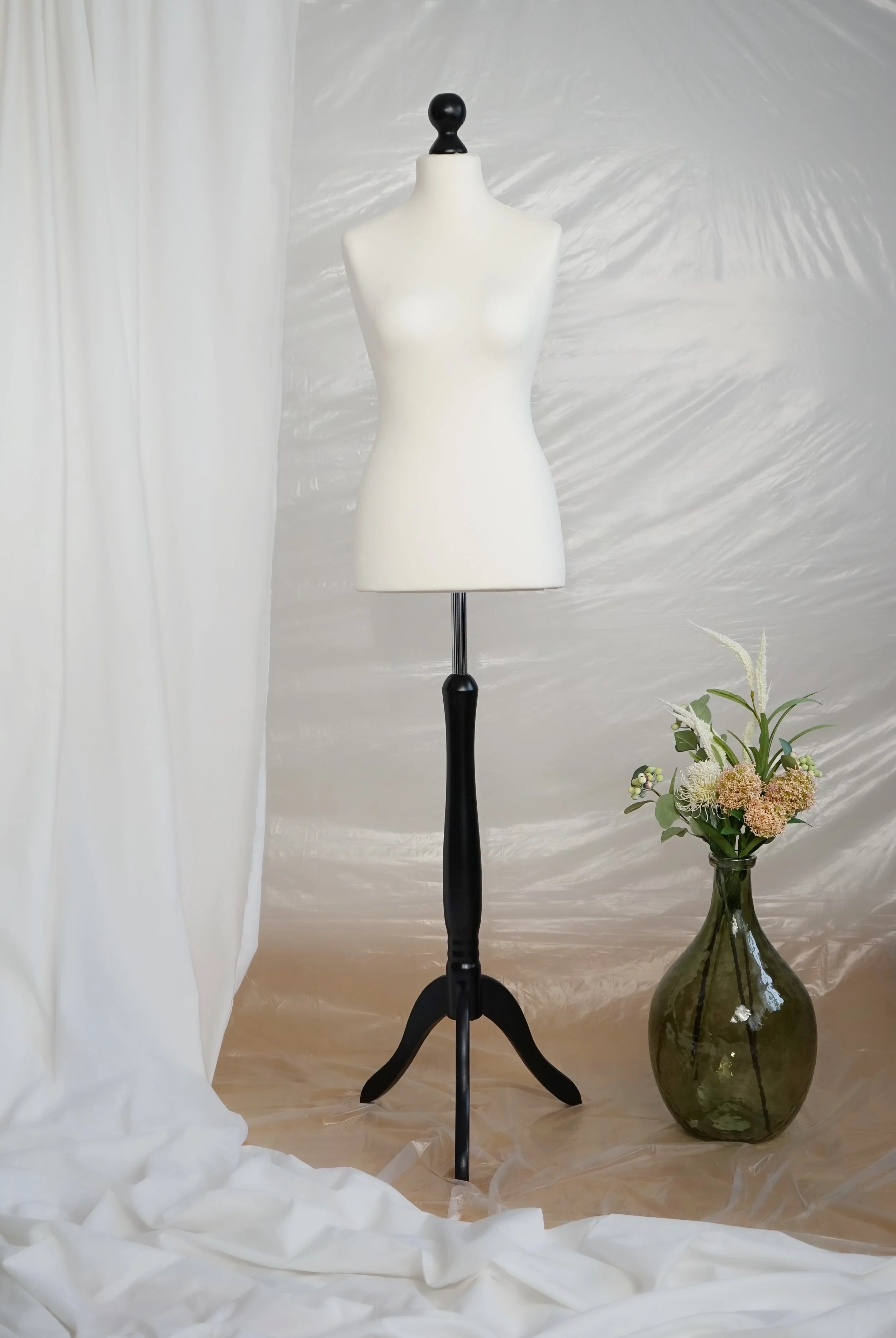 Mannequin de couture femme, buste de couture féminin avec housse de couleur crème, trépied en bois