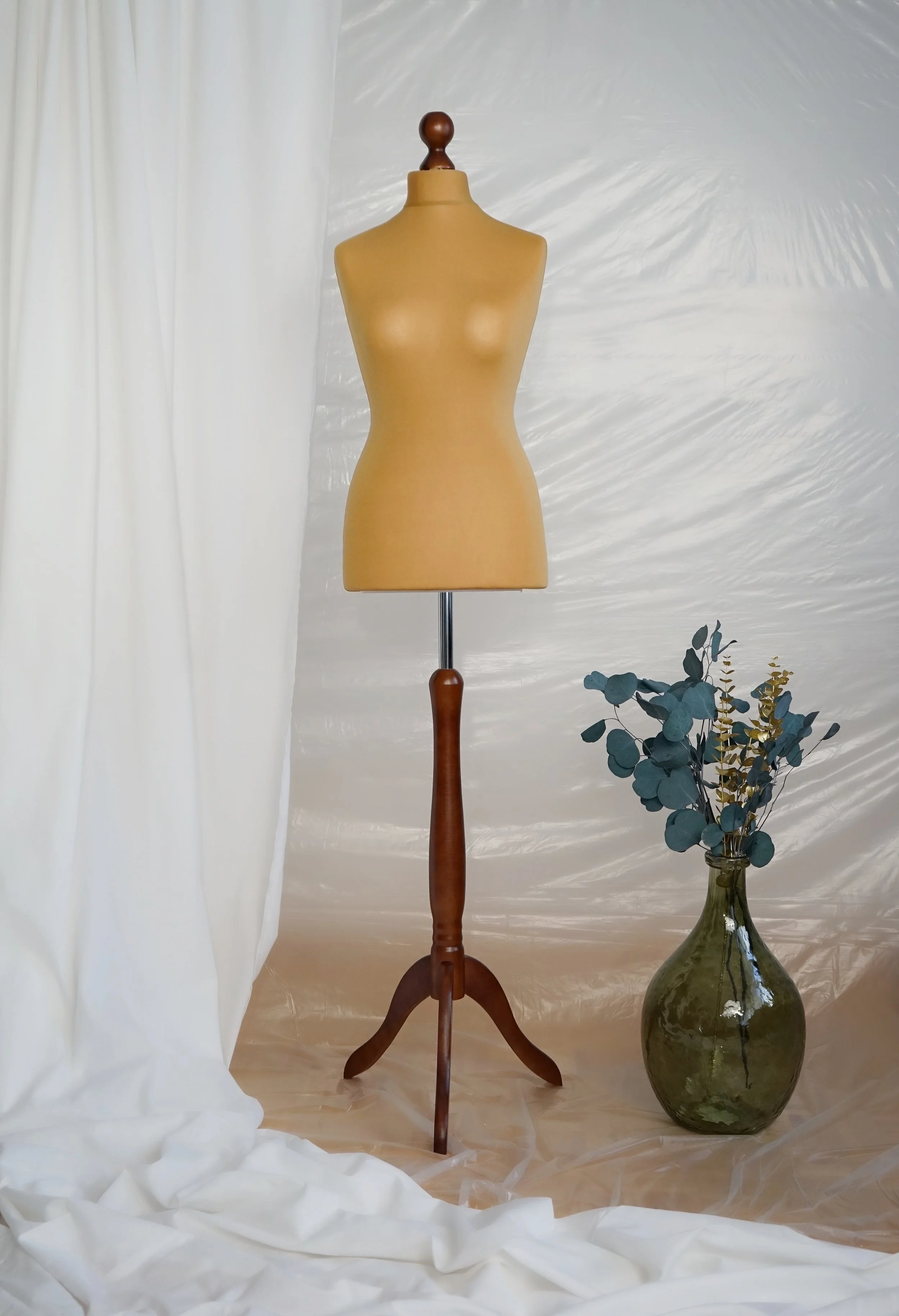Mannequin de couture femme, buste de couture féminin avec housse de couleur beige, trépied en bois