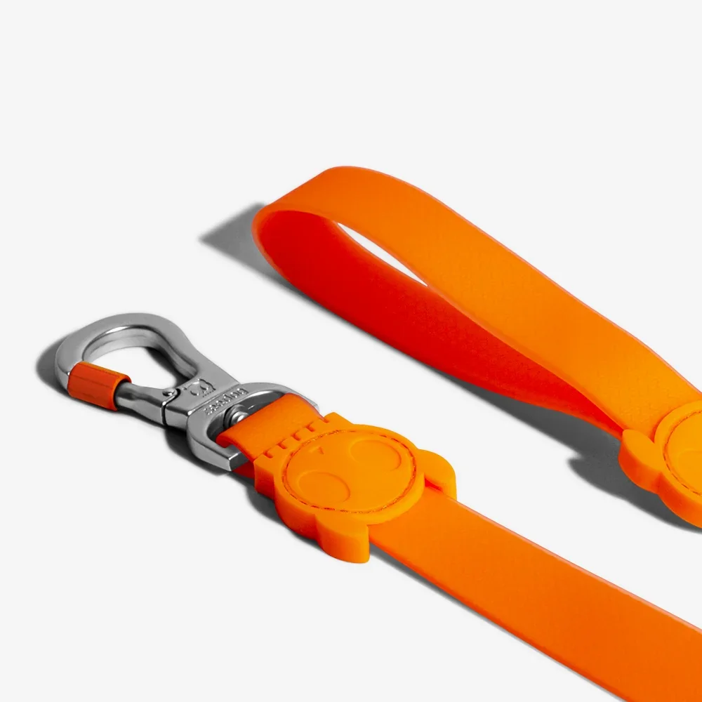 zee_dog_neopro_tangerine_dog_leash_main-4.webp