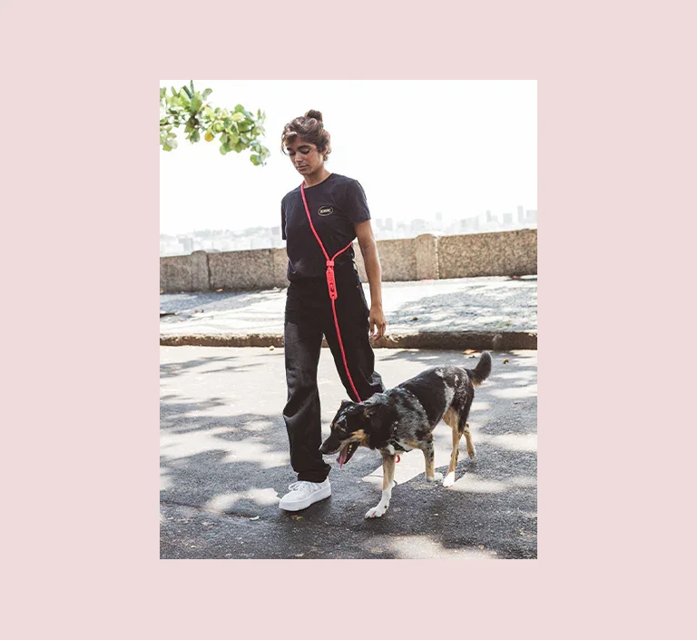 zeedog-dog-leashes-hands-free-leashes-neon-coral-mo-carrossel-3.webp