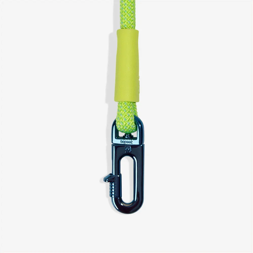 zeedog-dog-leashes-hands-free-leash-glo_main-4.webp