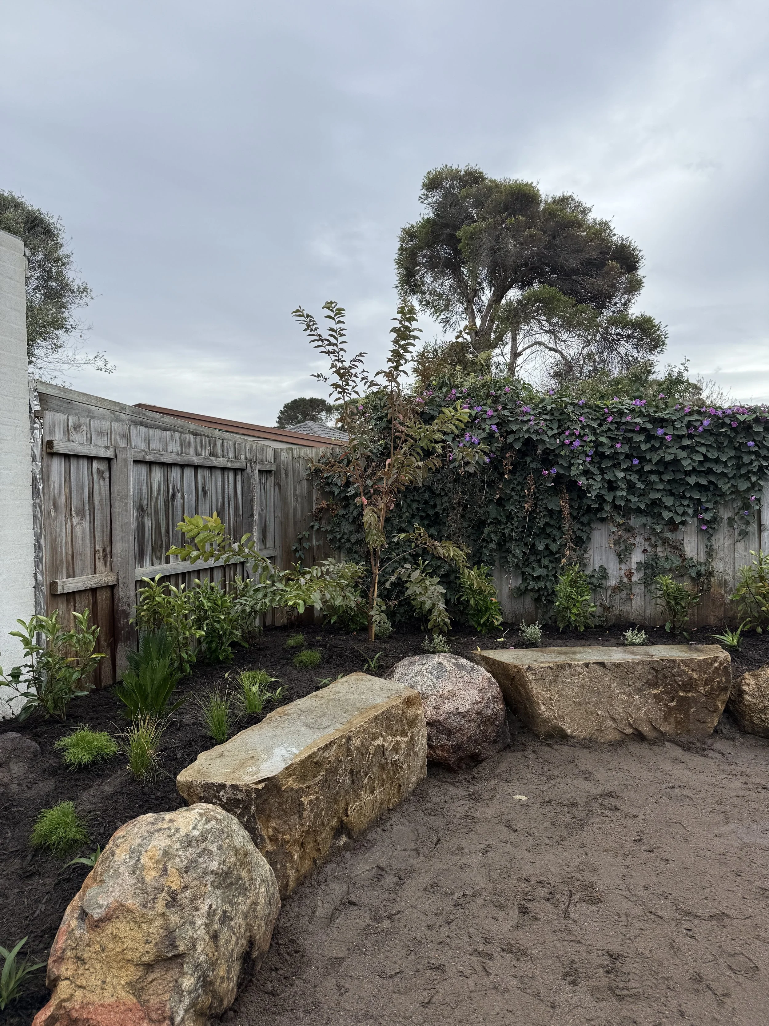 Sawn Honey Granite Seats