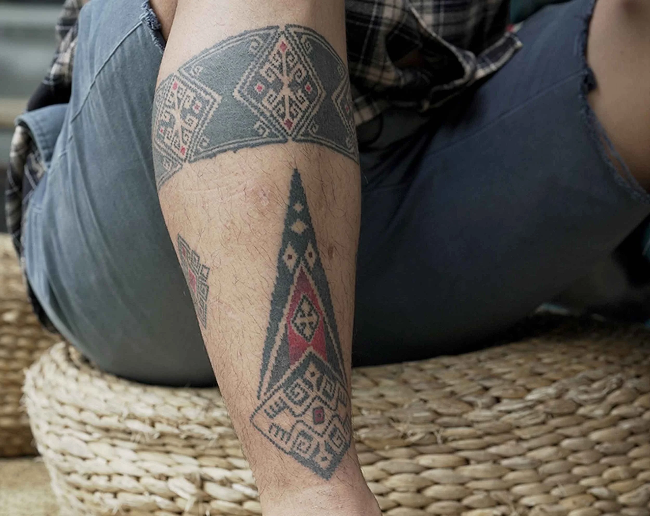ornamental leg band tattoo with shin and calf tattoo in ornamental style