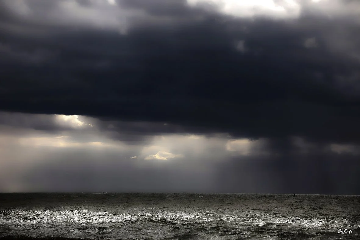la-manche-rayons-argentes-mer-sombre-fine-art-bybadr.jpg