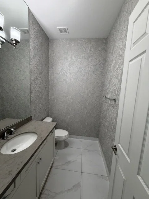 Textured wallcovering installation in a residential bathroom