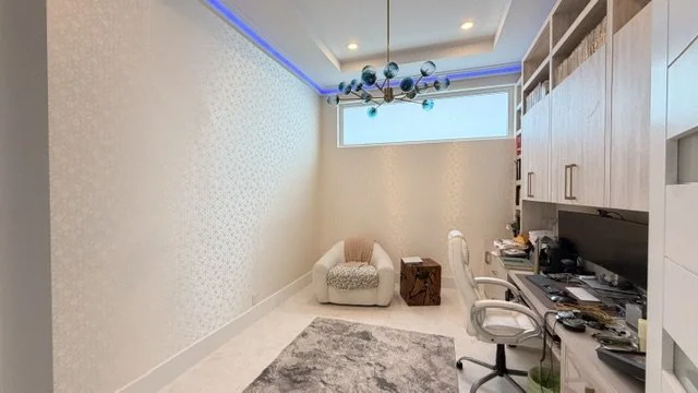 Refined wallcovering installation in a home office
