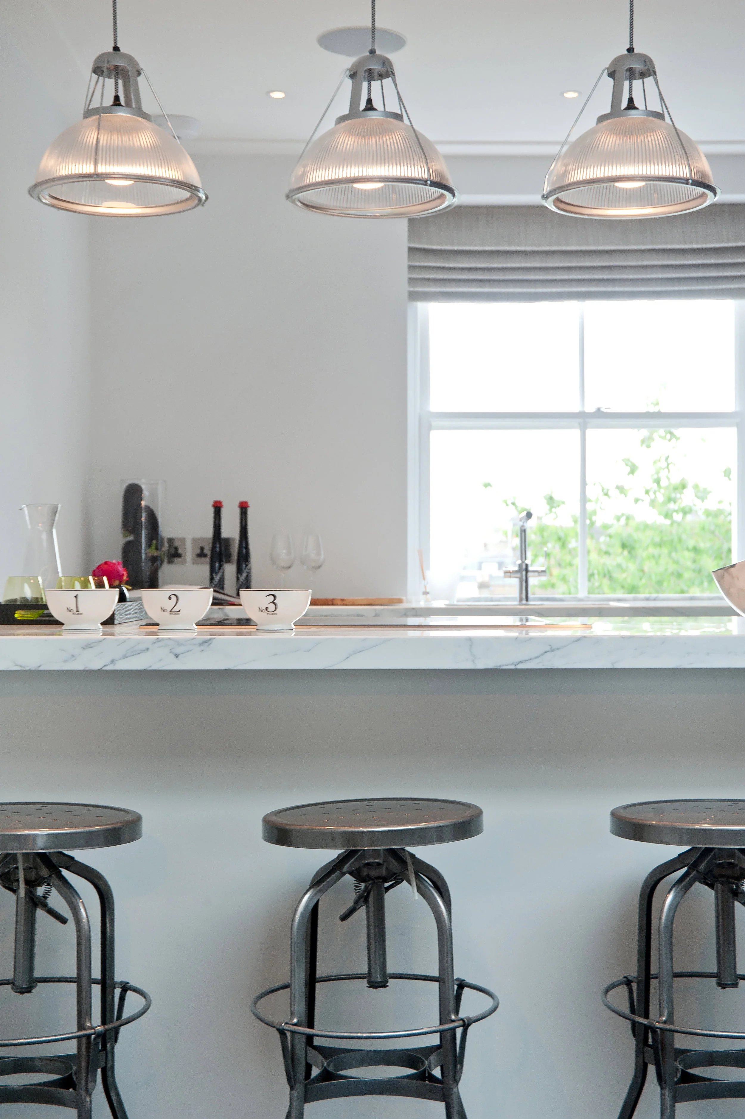barnes-design-loft-access-cathcart-road-kitchen-breakfast-bar.jpg