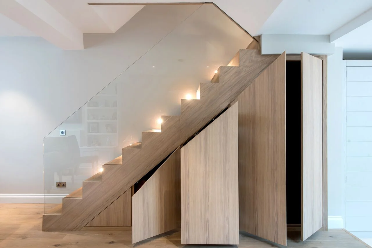 barnes-design-house-refurbishment-elsley-road-bespoke-staircase-besopoke-storage-03.jpg