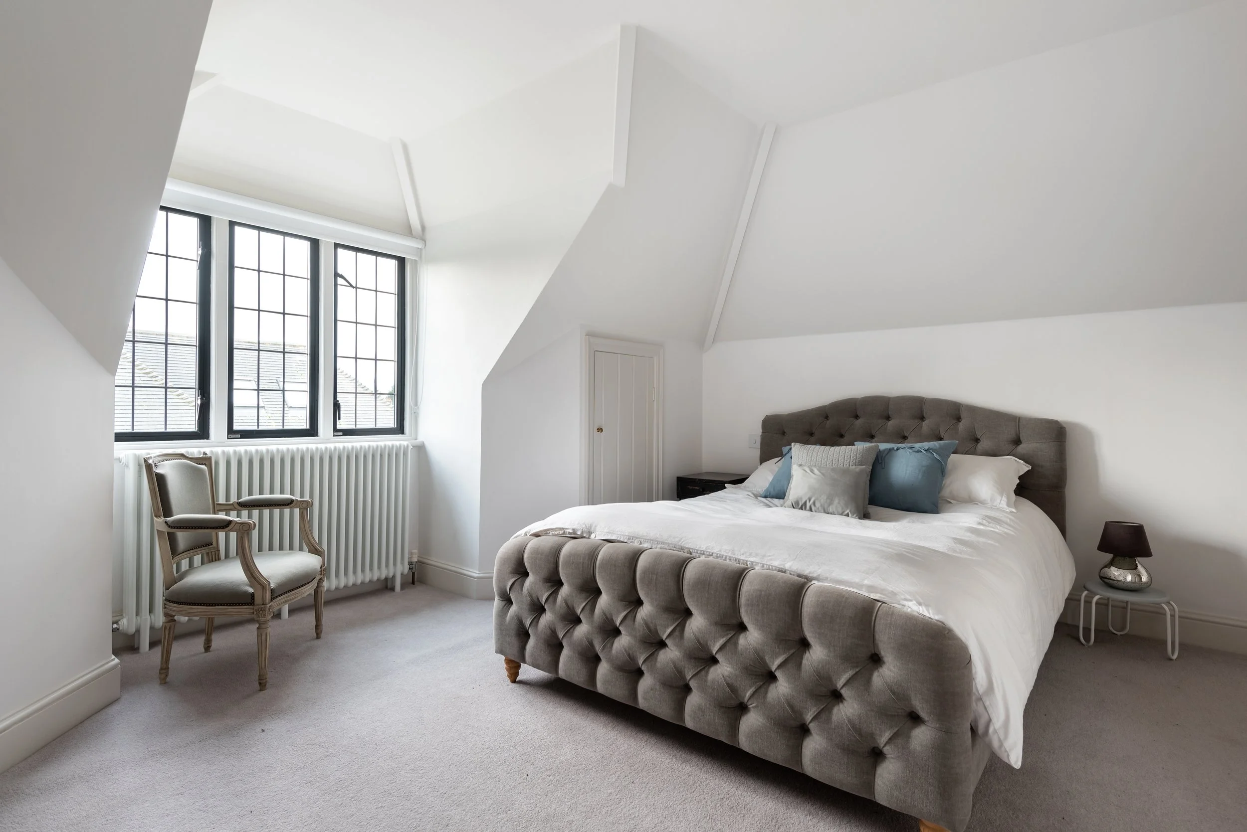 barnes-design-kitchen-side-extension-hillgate-reigate-open-plan-bedroom.jpg