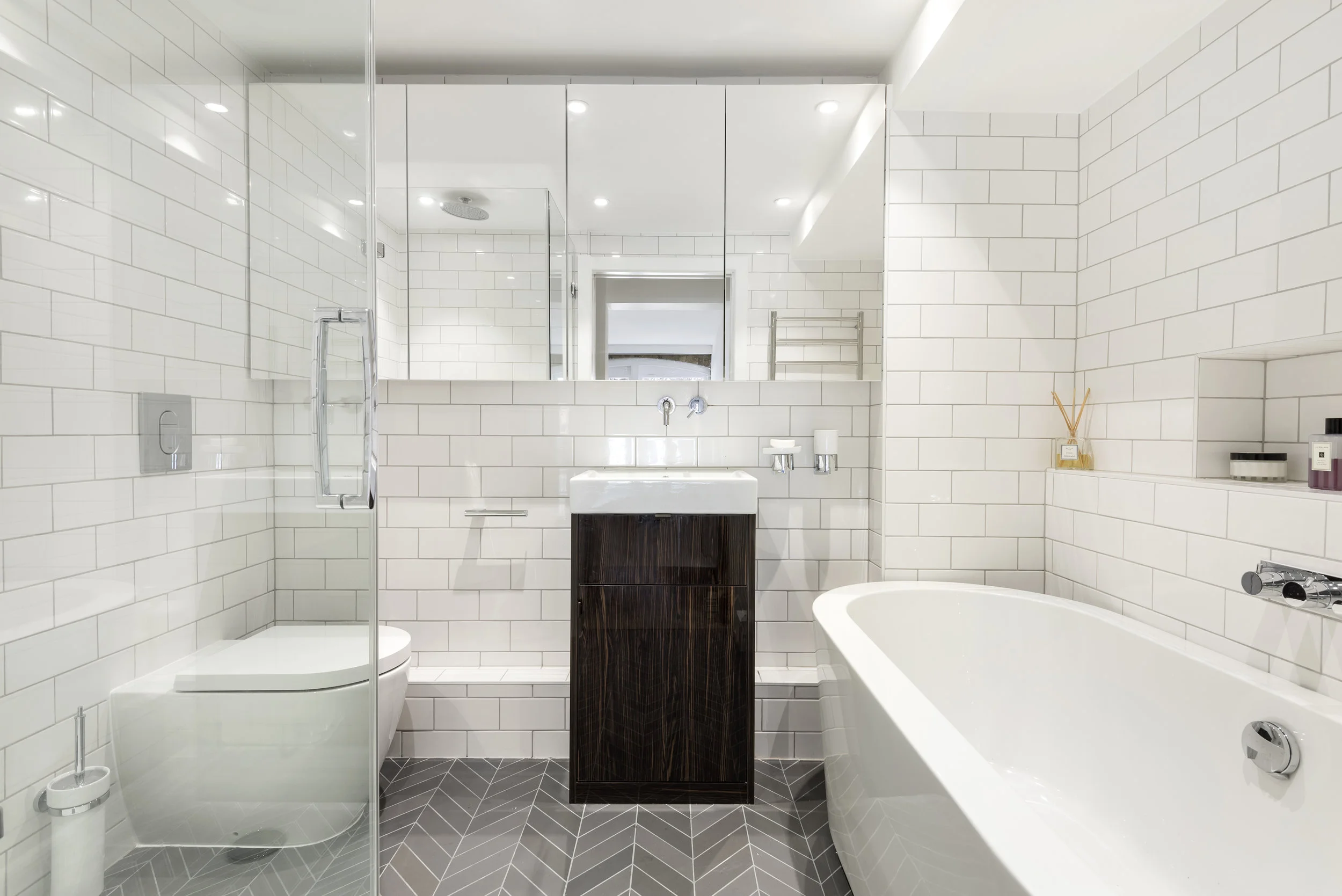 barnes-design-apartment-interiors-old-chesterton-building-bathroom.jpg