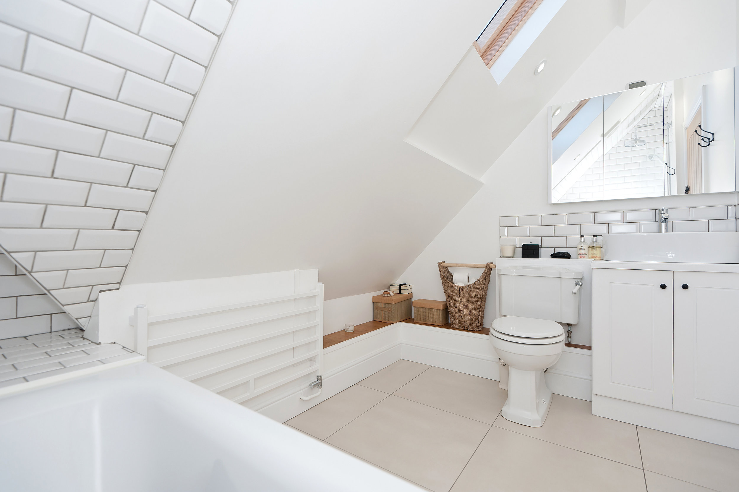 barnes-design-listed-building-renovation-seringa-loft-bathroom.jpg