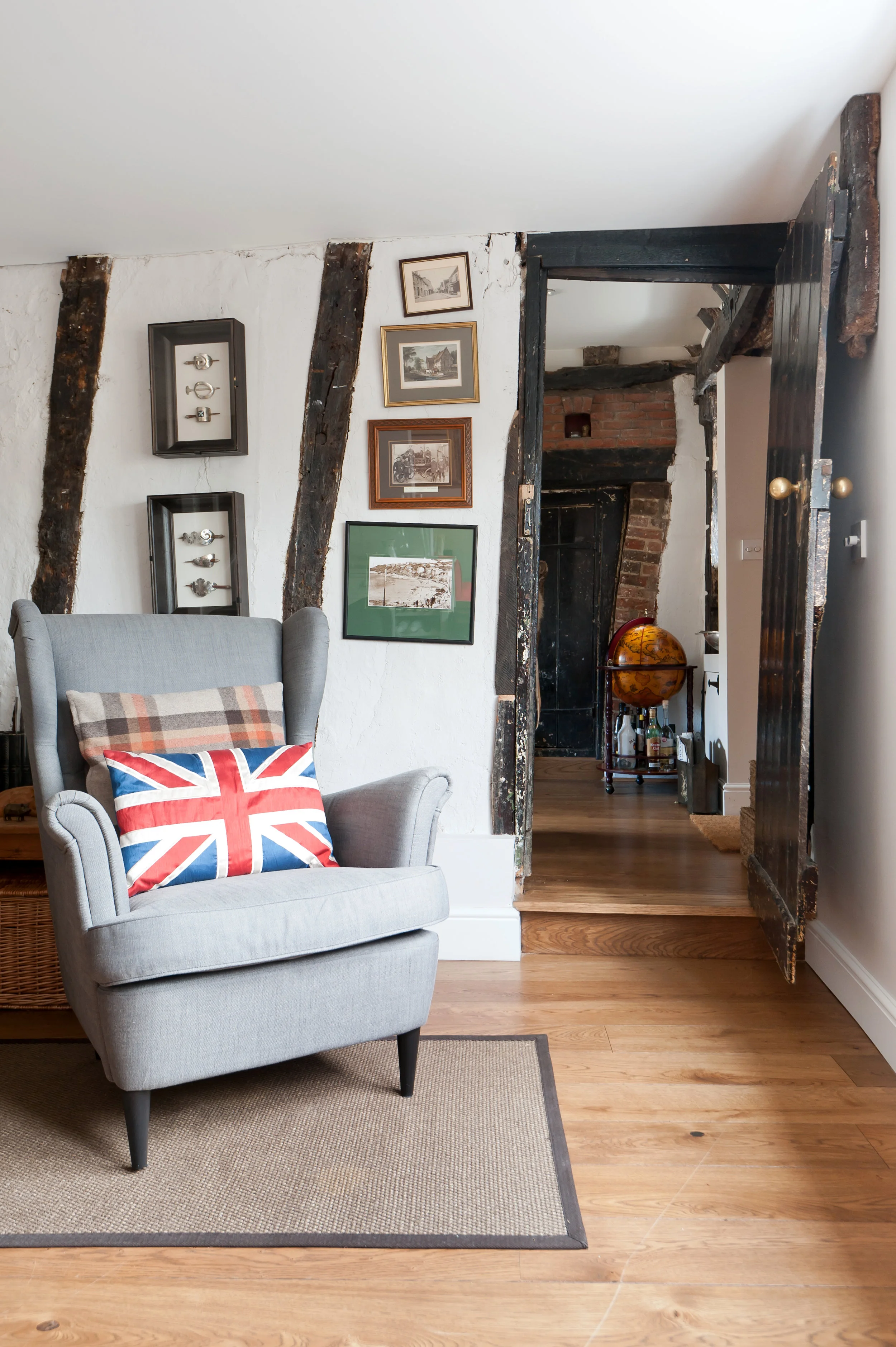 barnes-design-heritage-home-renovation-seringa-seating-area-02.jpg