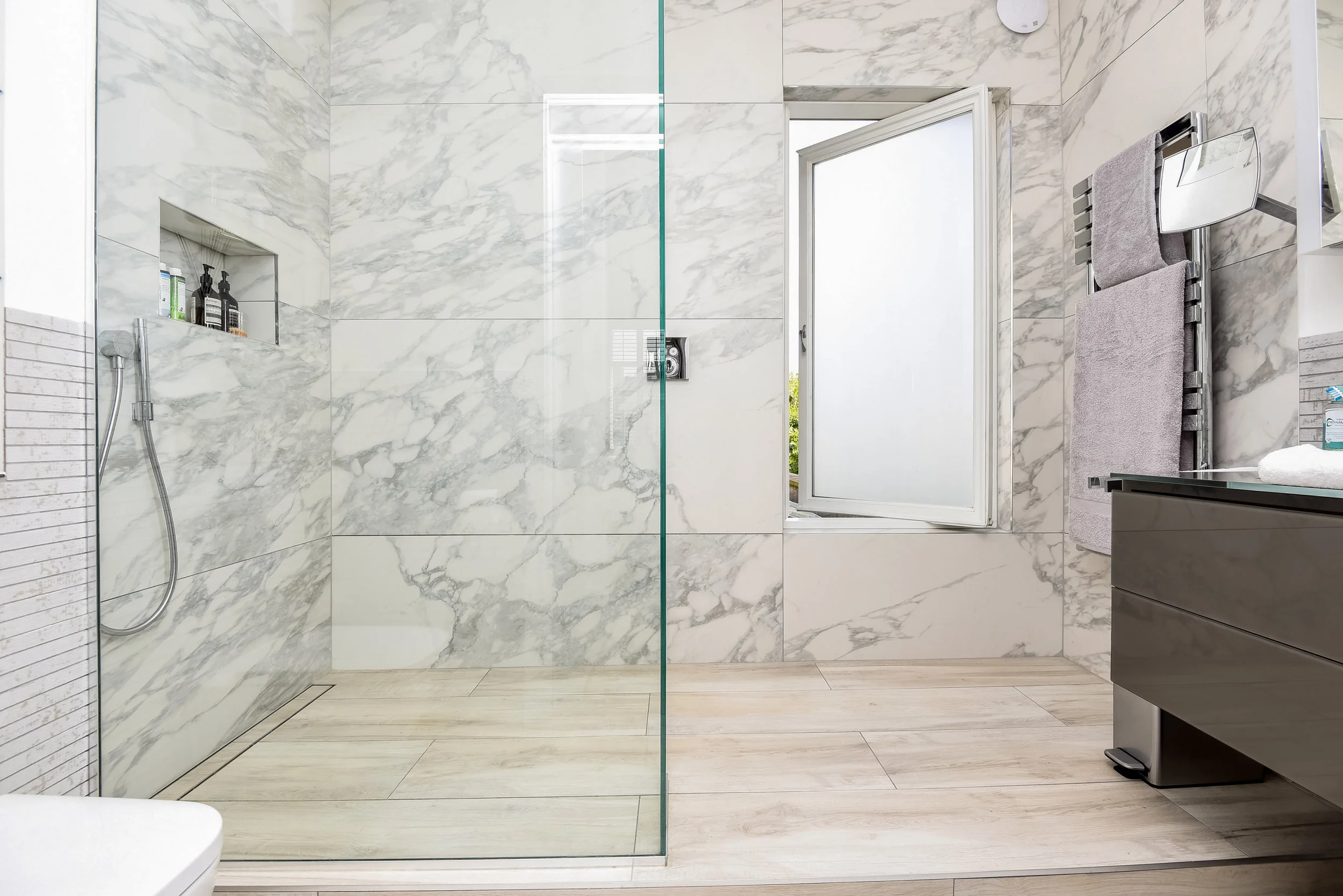 barnes-design-full-house-renovation-sternhold-avenue-en-suite-02.jpg