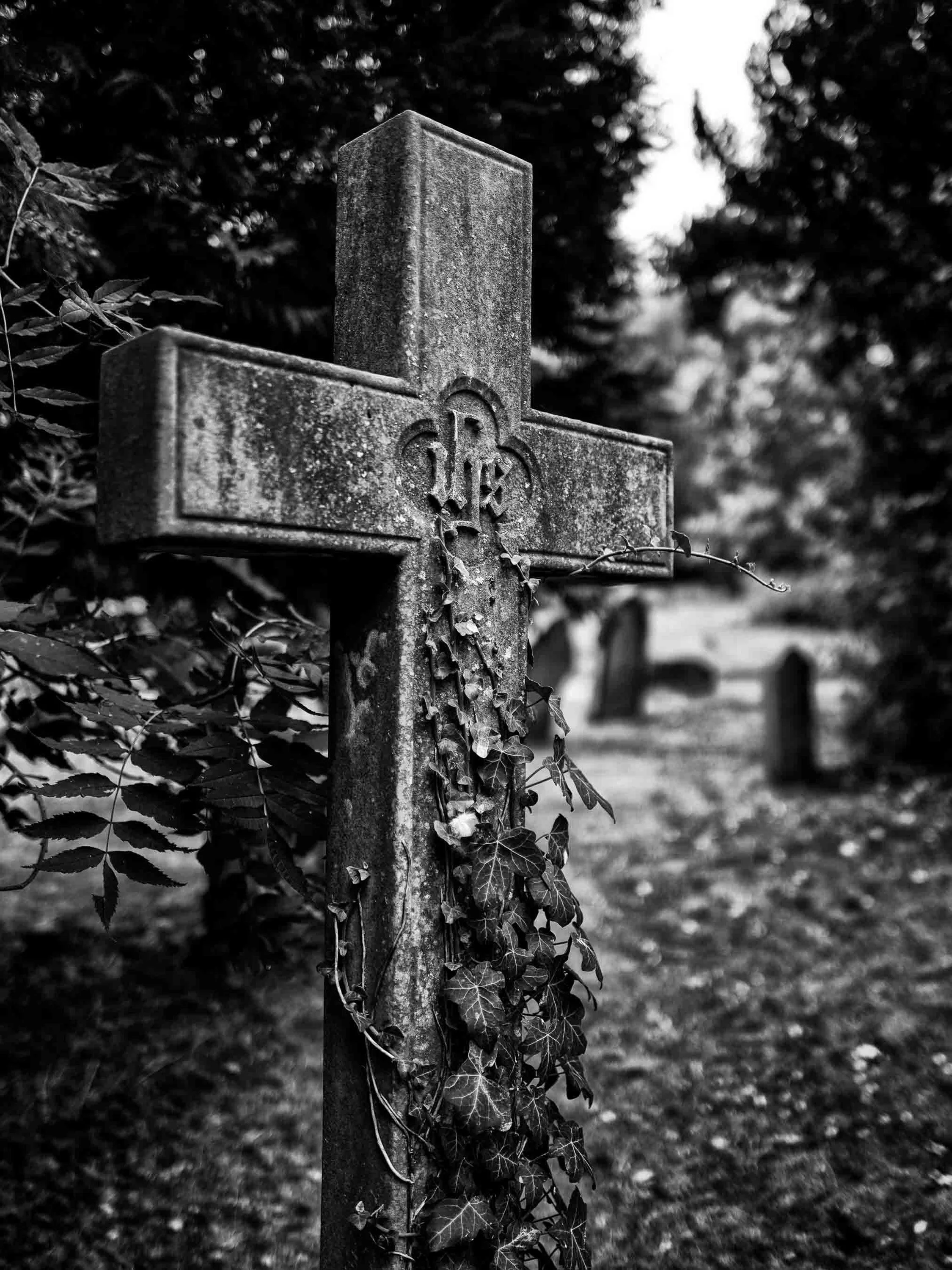 Grave cross.jpg