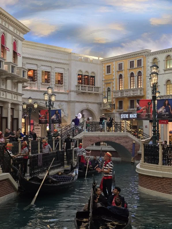 Vegas 1.jpg