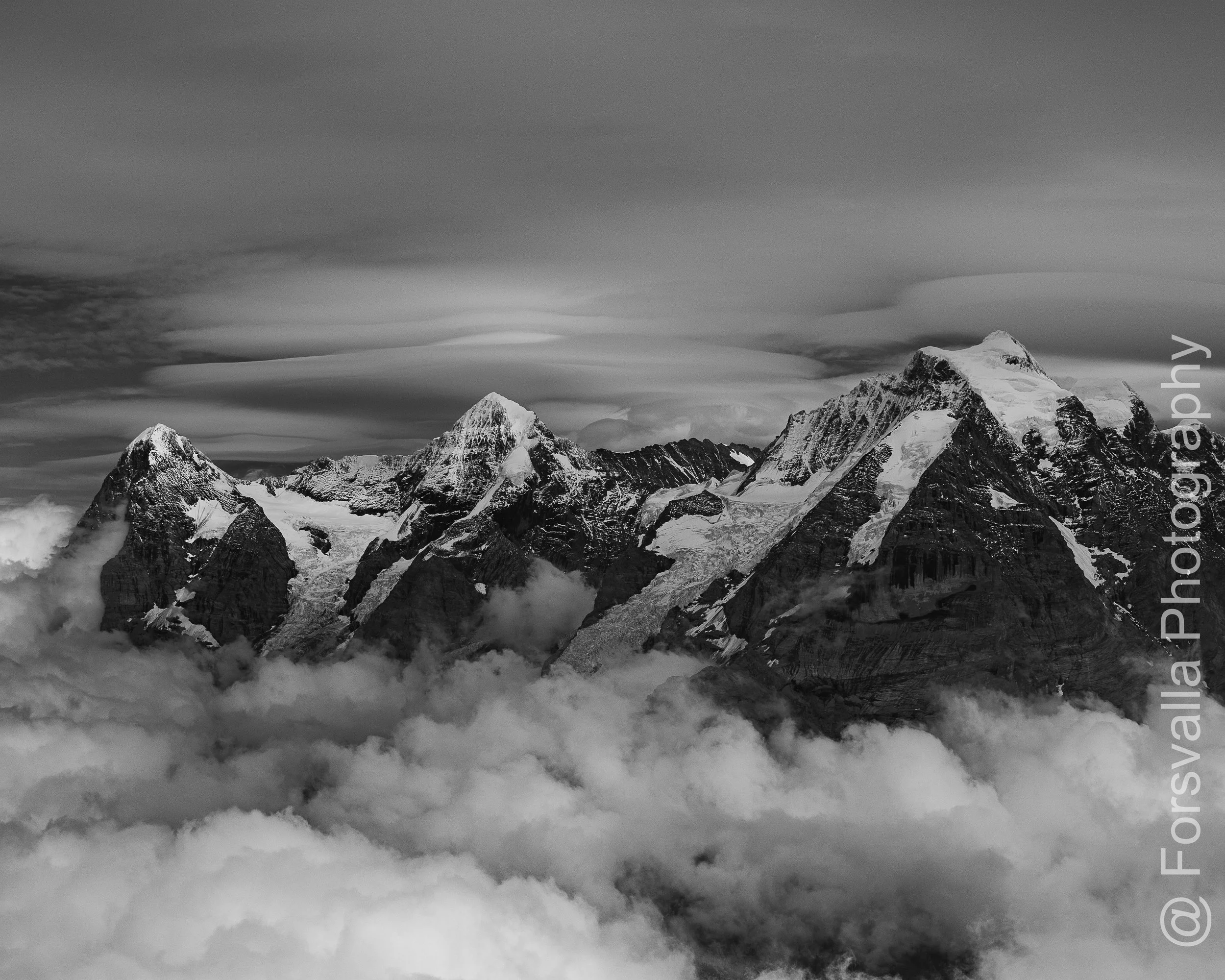 Bernese Oberland - Between the clouds