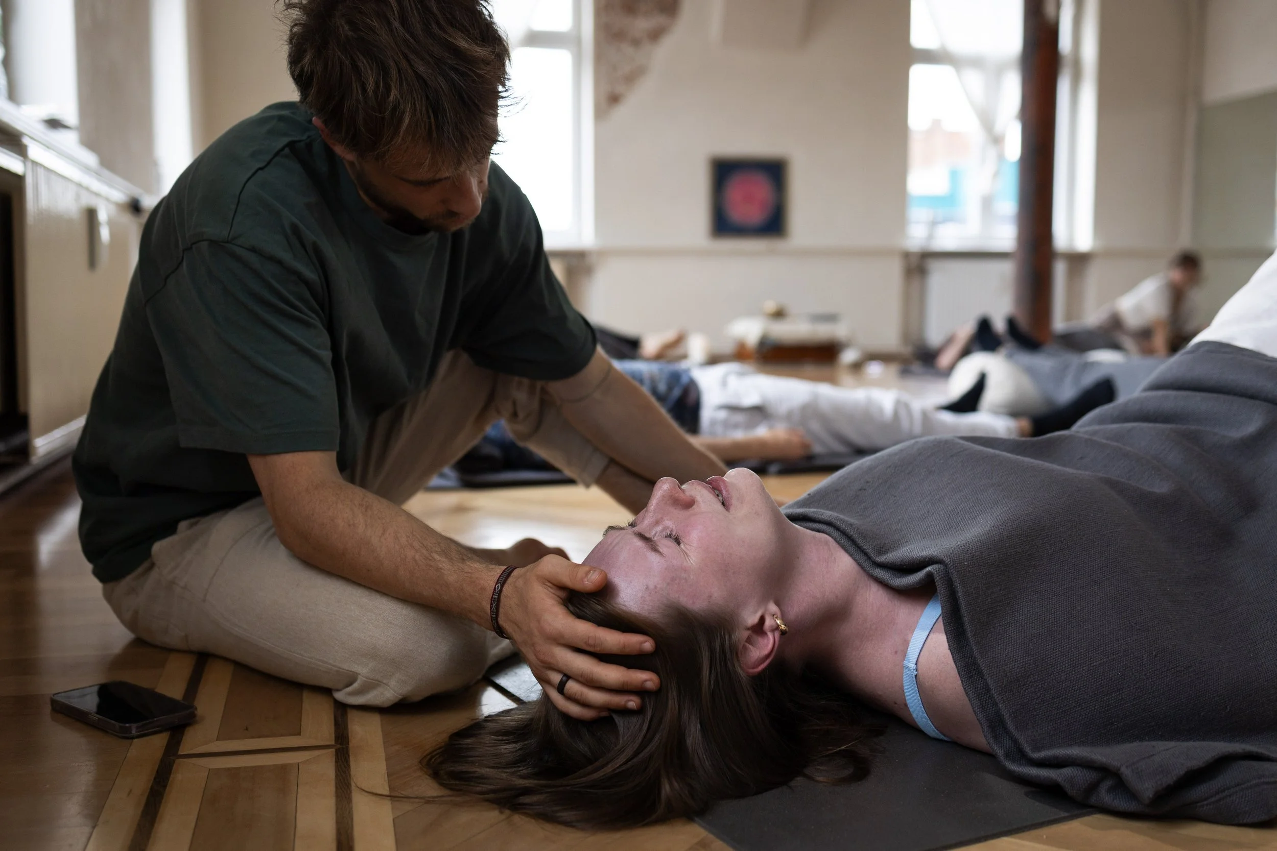 Breathwork Erfahrungen: Was Menschen in Sessions erleben