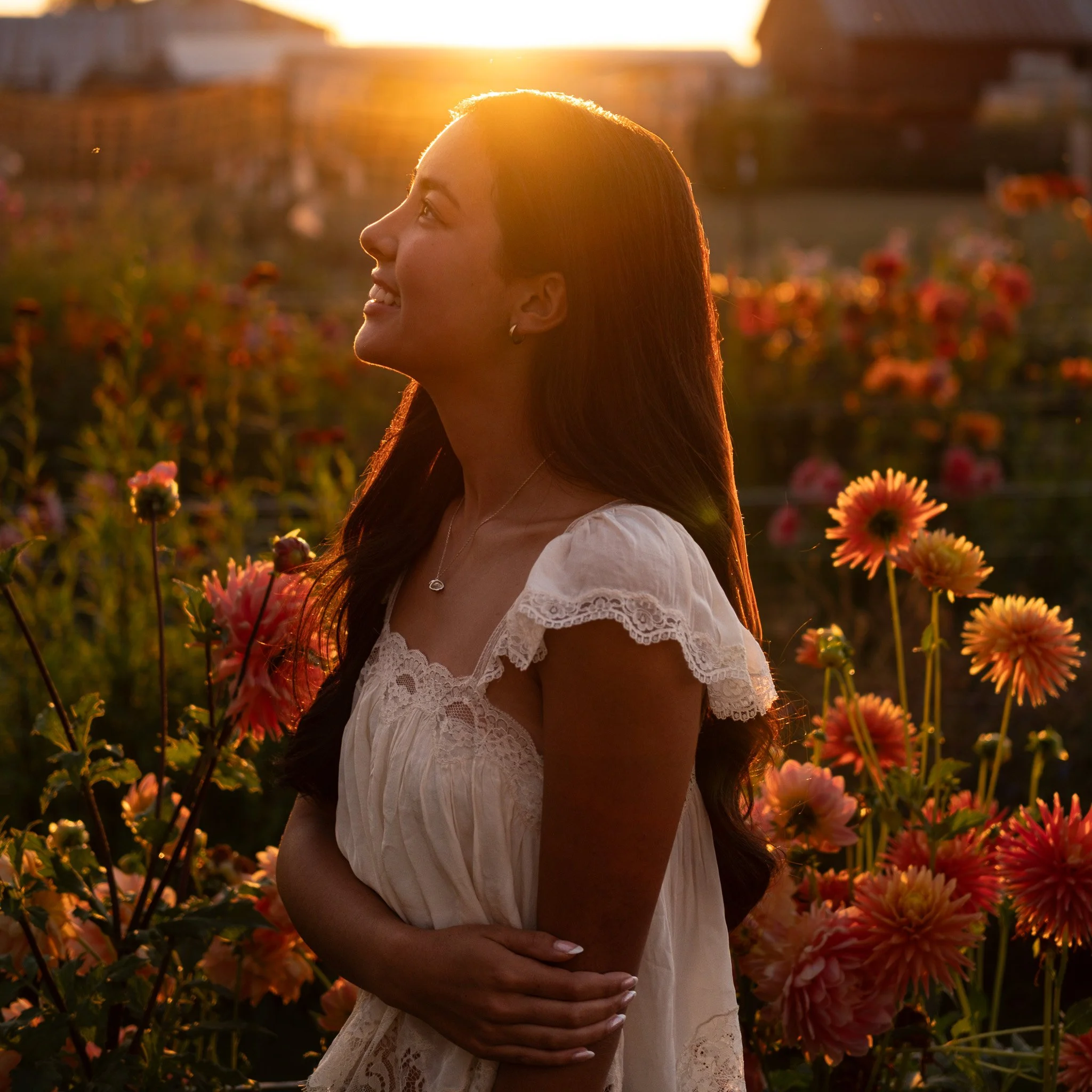 senior portrait Bee Merry Farm Mount Vernon Wa