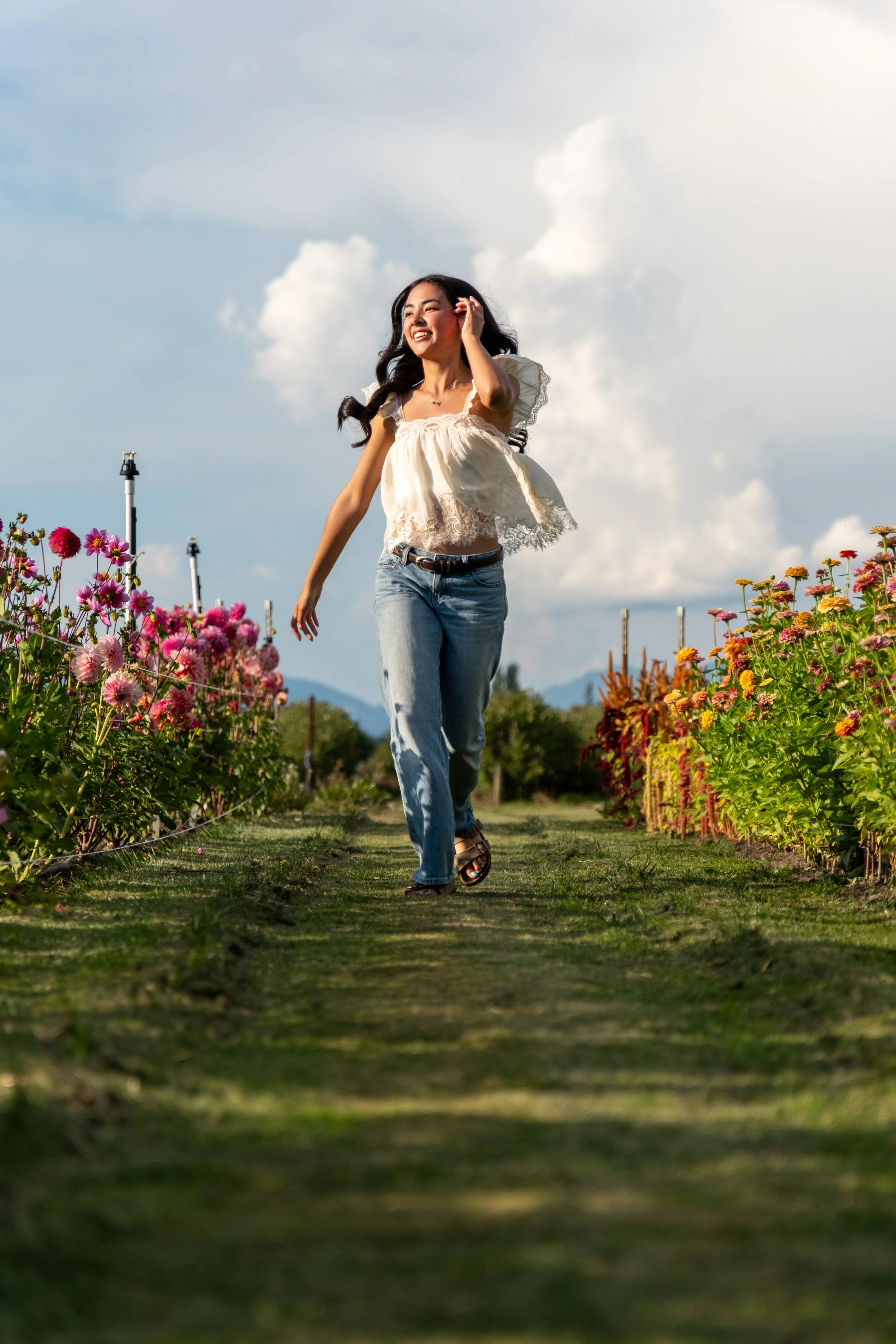 senior portrait Bee Merry Farm Mount Vernon Wa