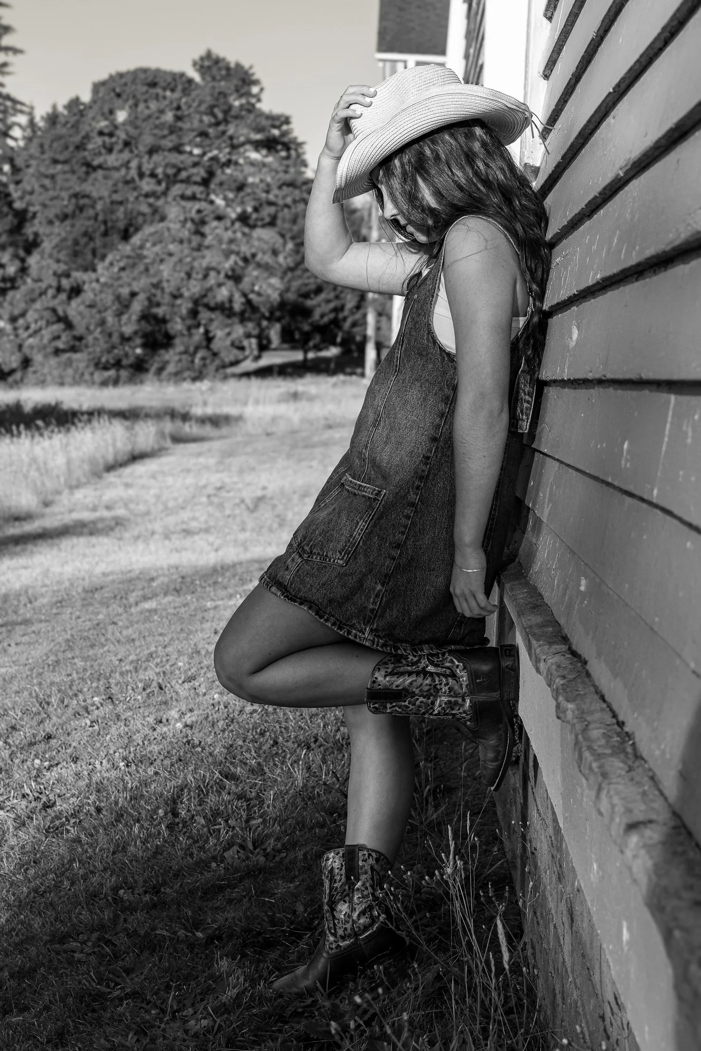 Girl in a cowboy hat, black and white for a Senior Portrait, Discovery Park 