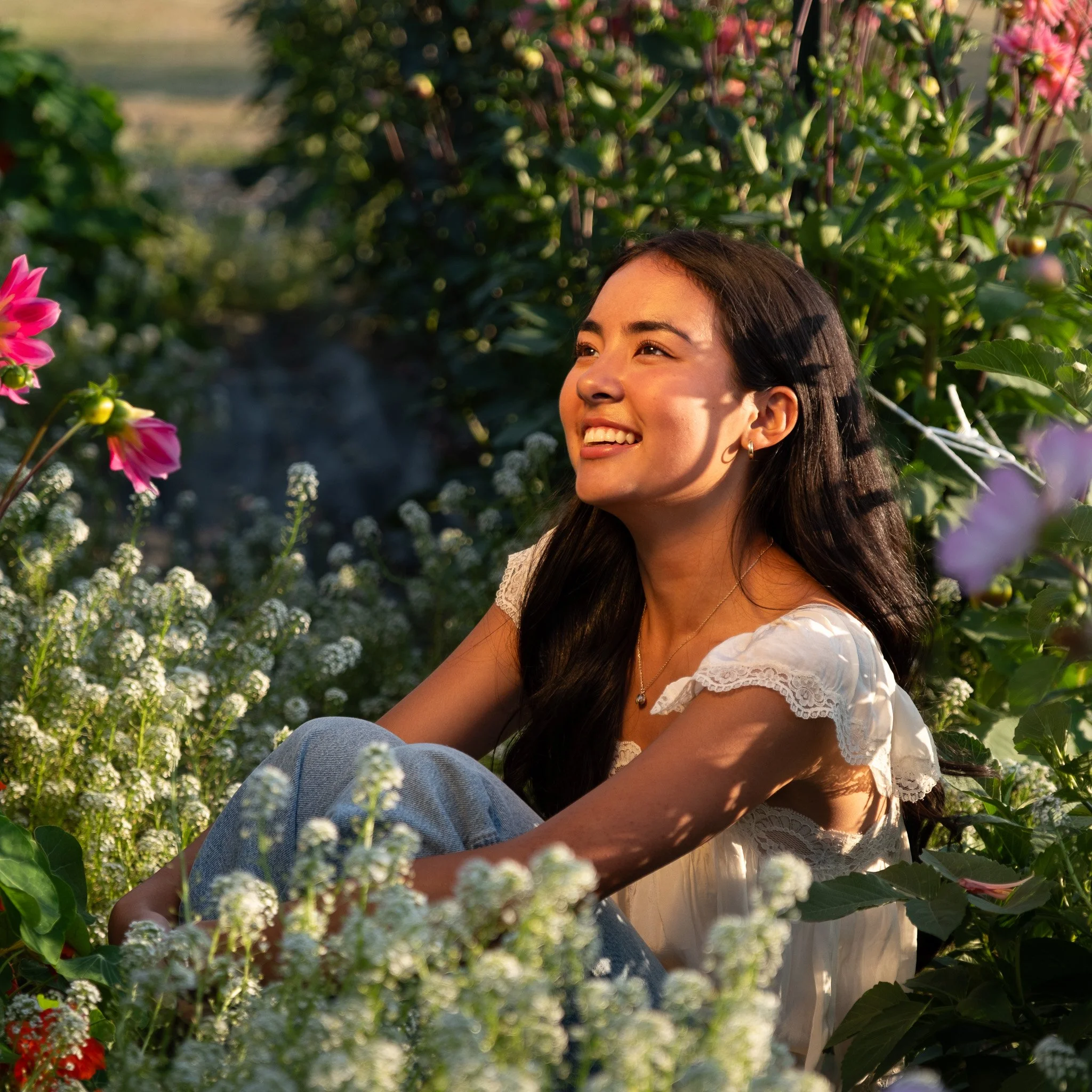 senior portrait Bee Merry Farm Mount Vernon Wa