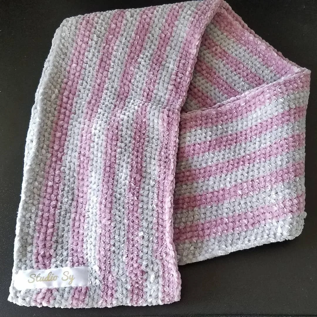 Finished my striped infinity scarf with 2 colors of Lion Brand Vel-Luxe just in time for Chicago winter to start picking up. I'm ahead of the bitter cold &amp; snow, if only by a few days. 😅

#studiosy #trustthevision #custompattern #crochet #lionbr