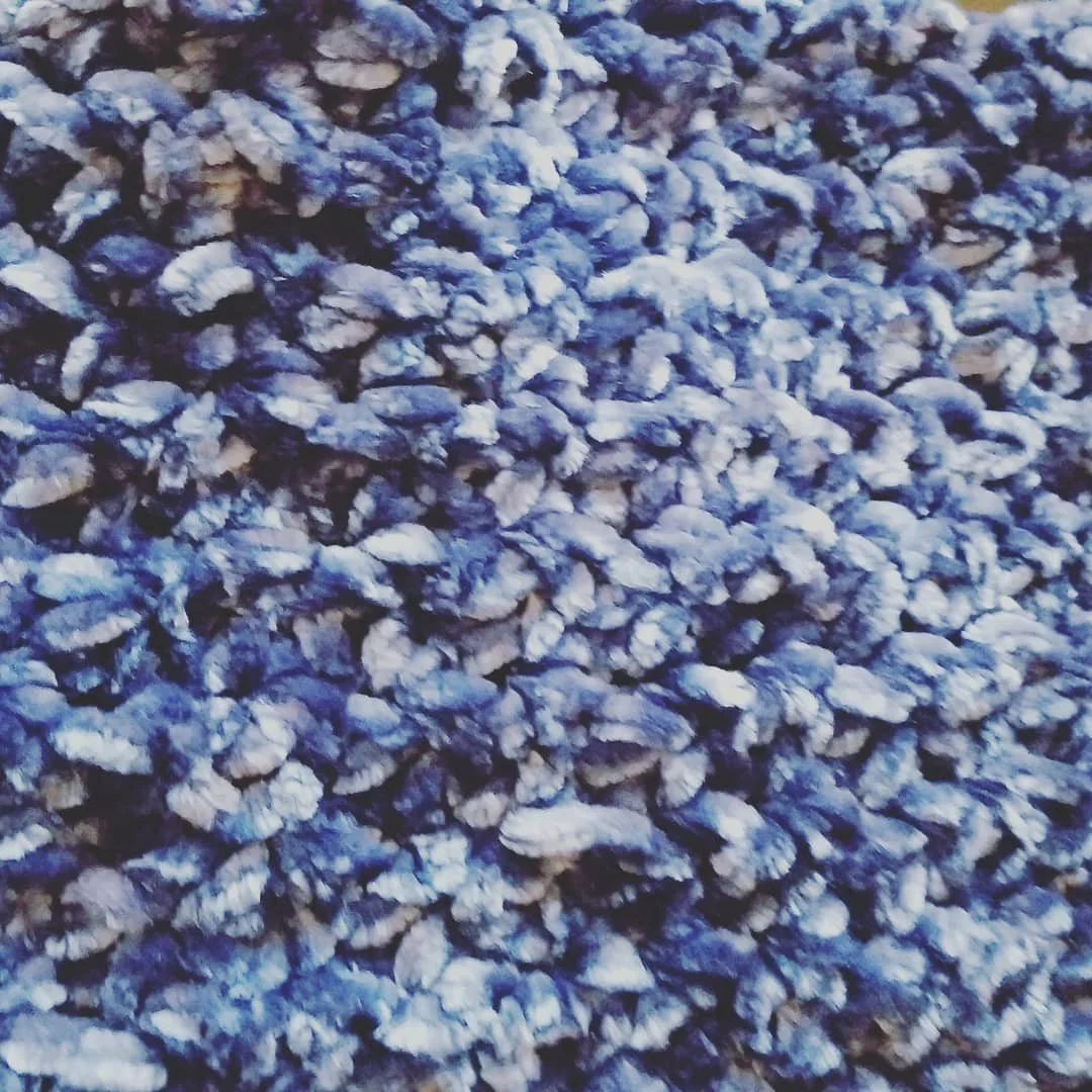 Lil somethin' to keep the chill off. Extra long crochet scarf using #bernatvelvet yarn in Navy. Luxurious and SUPER warm. Commission one for yourself, and stay toasty my friends.

#trustthevision #studiosy