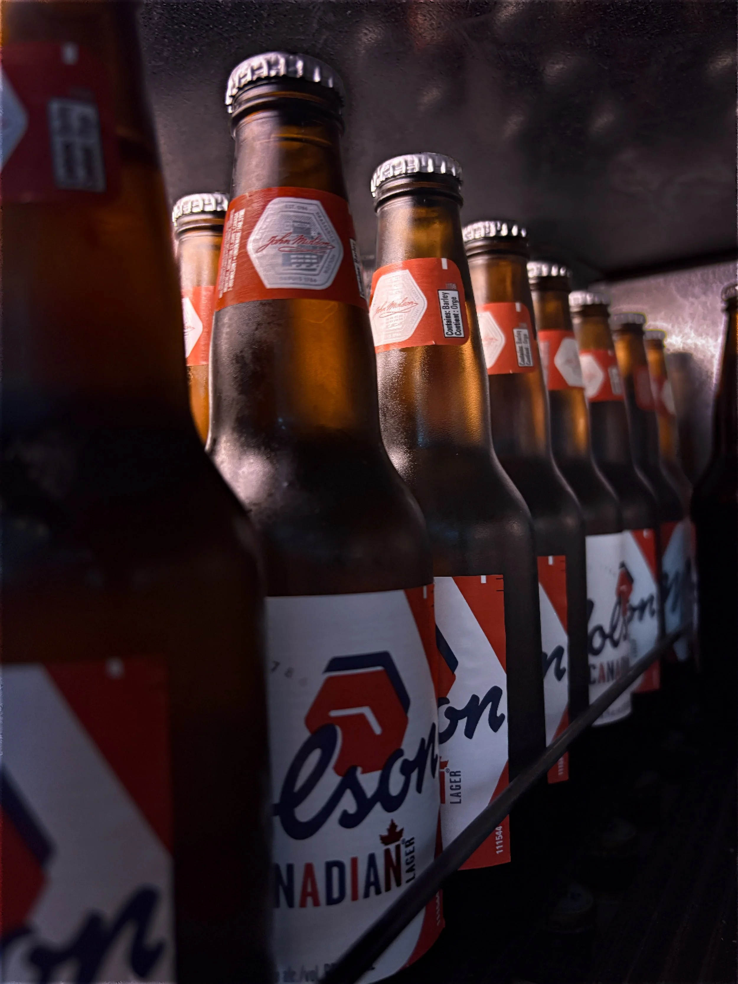 lakeside bar and grill: cold drinks, cold draft